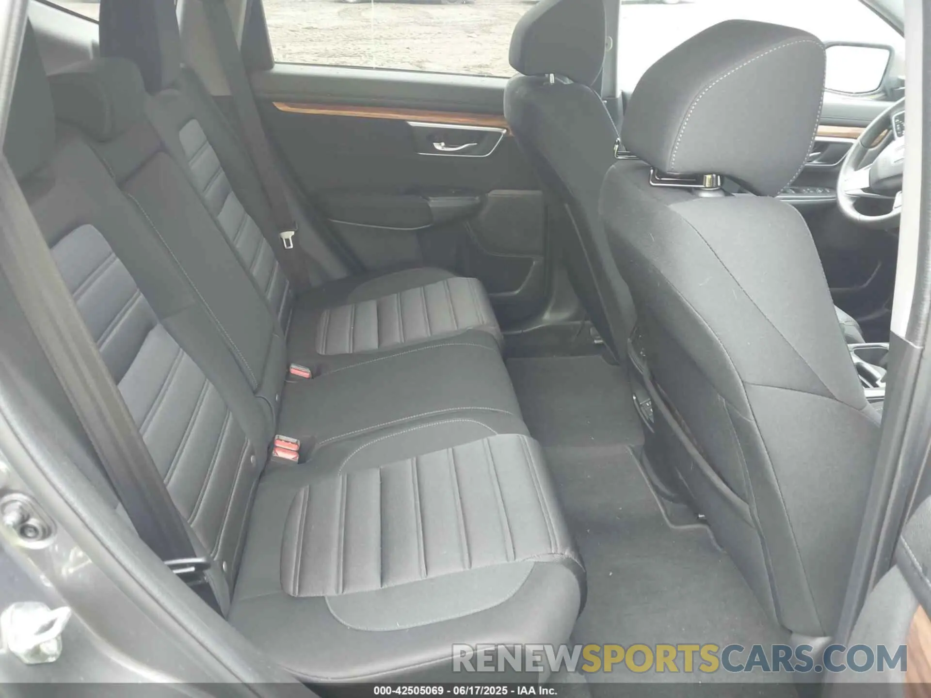 8 Photograph of a damaged car 2HKRW2H57LH635998 HONDA CR-V 2020