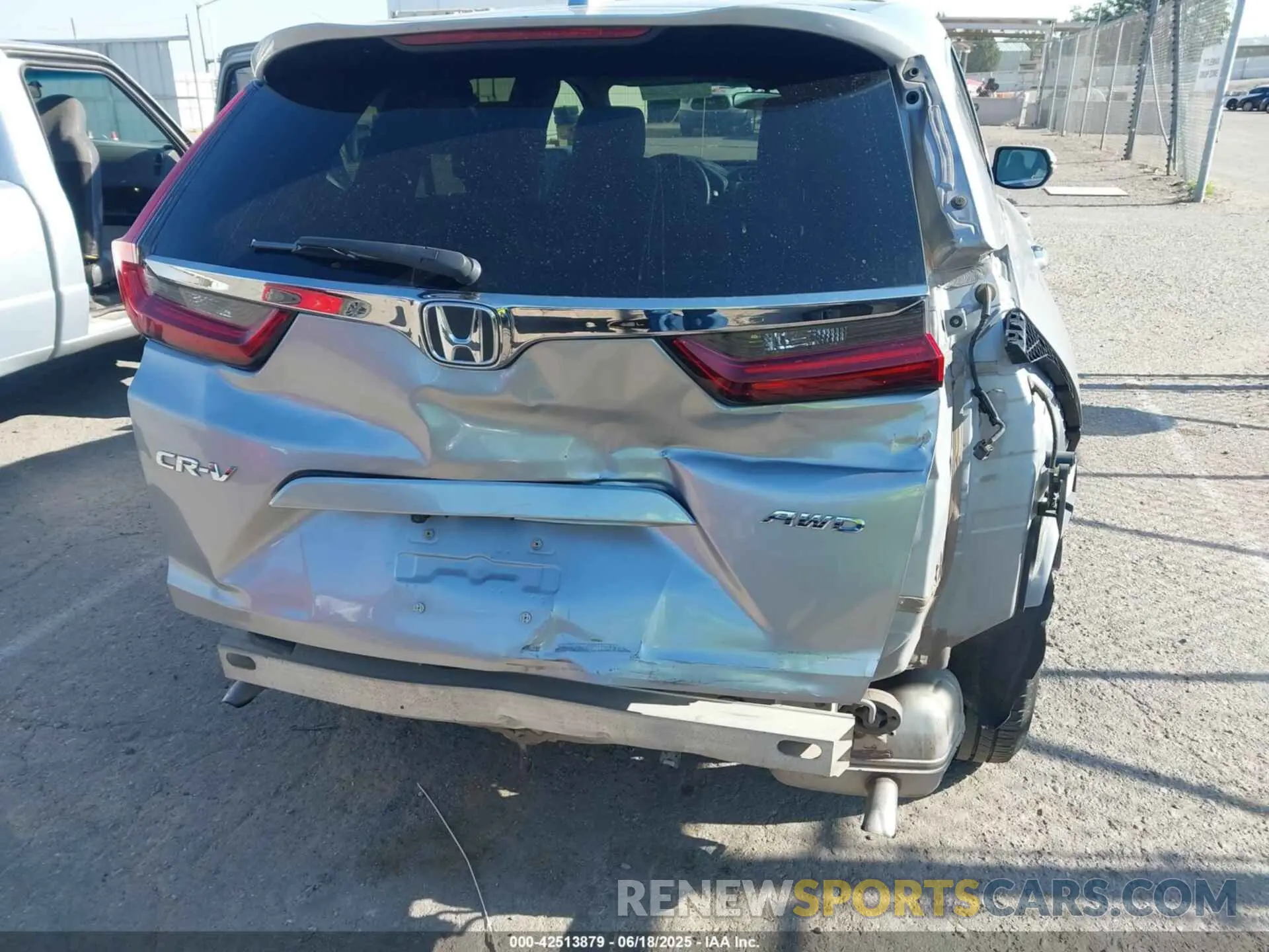 6 Photograph of a damaged car 2HKRW2H58LH664944 HONDA CR-V 2020