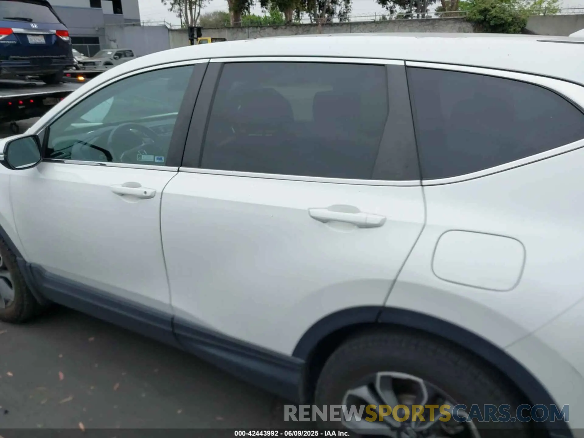 15 Photograph of a damaged car 2HKRW2H80LH692392 HONDA CR-V 2020