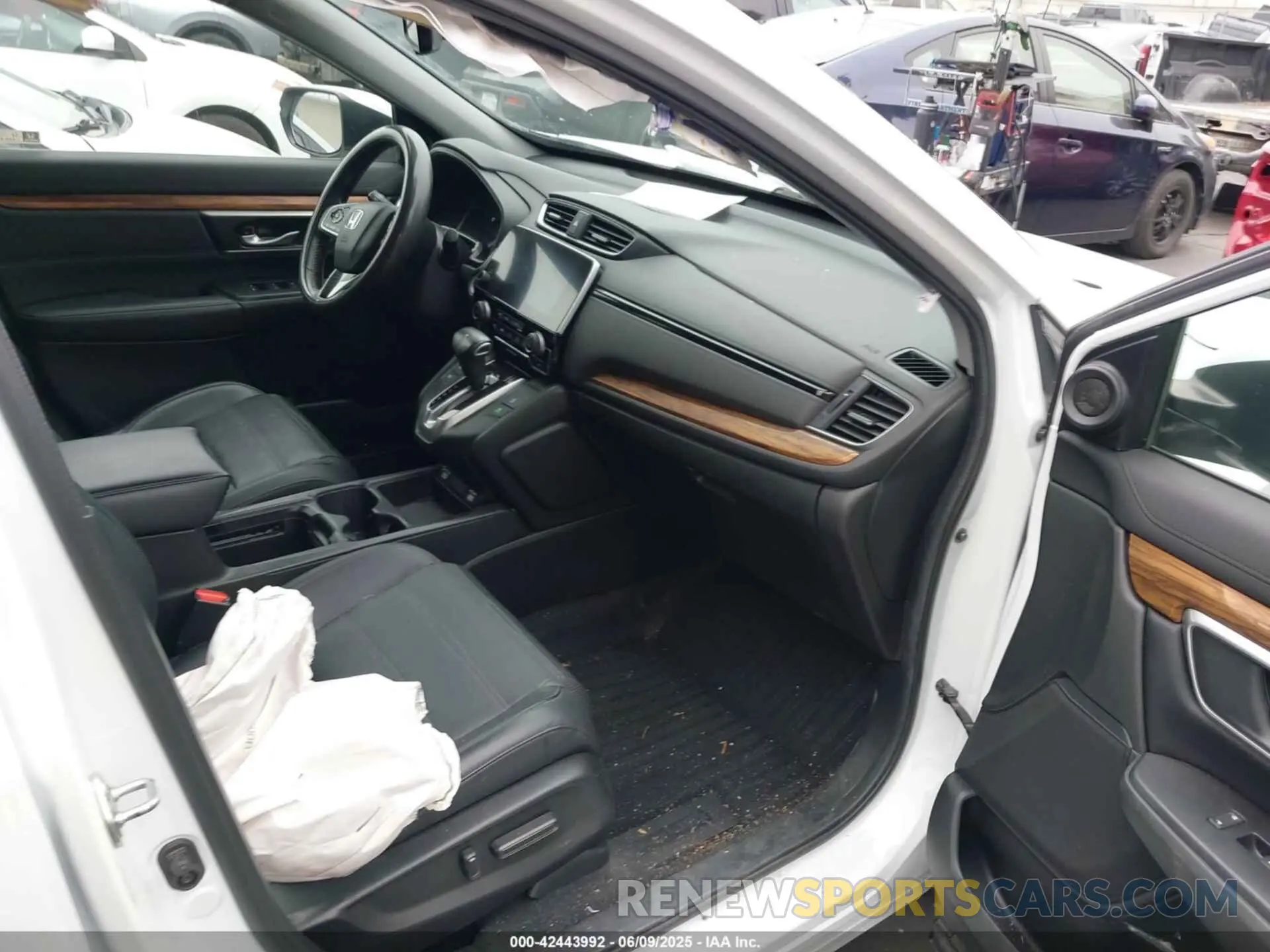 5 Photograph of a damaged car 2HKRW2H80LH692392 HONDA CR-V 2020