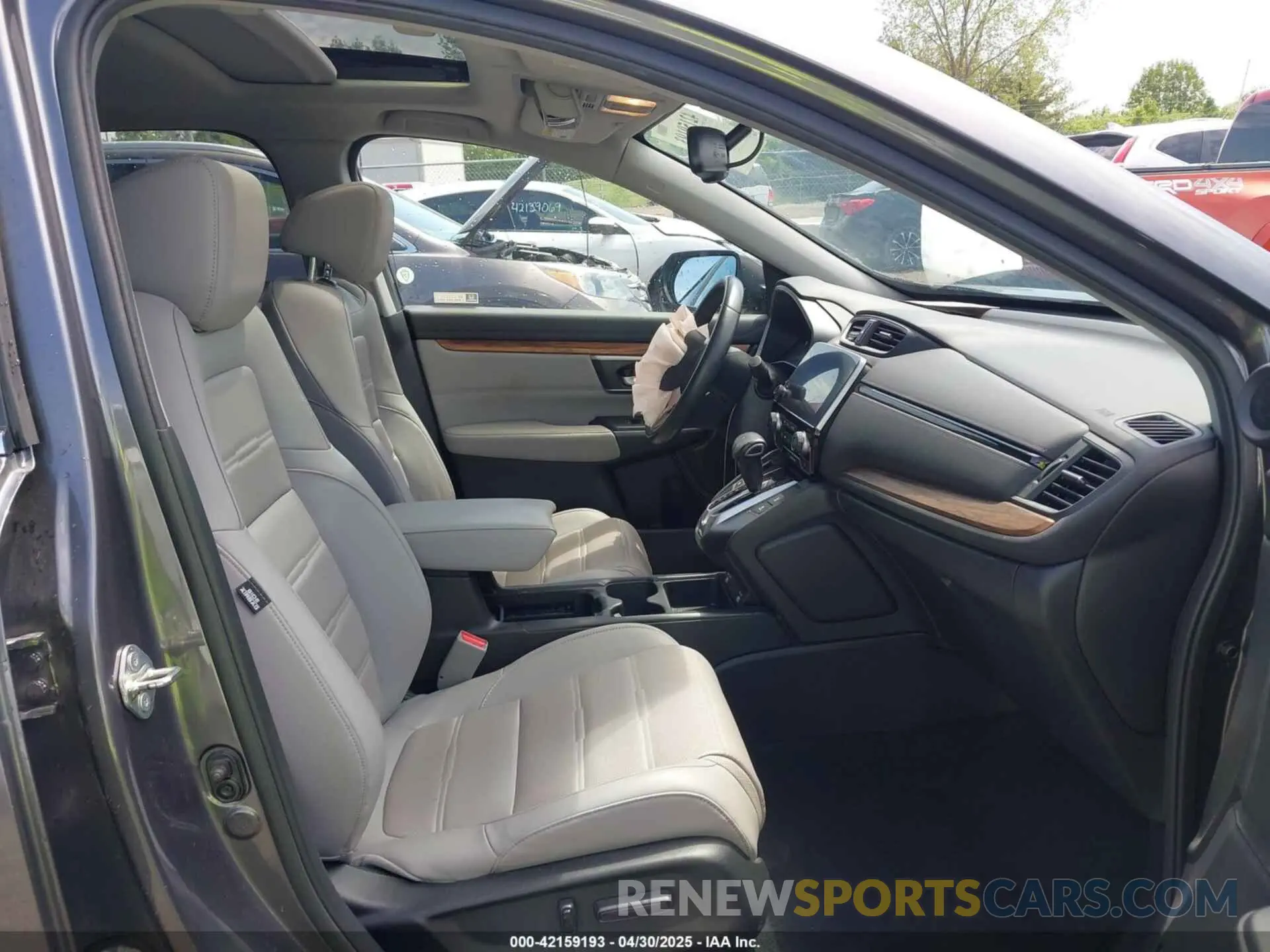 5 Photograph of a damaged car 2HKRW2H85LH661459 HONDA CR-V 2020