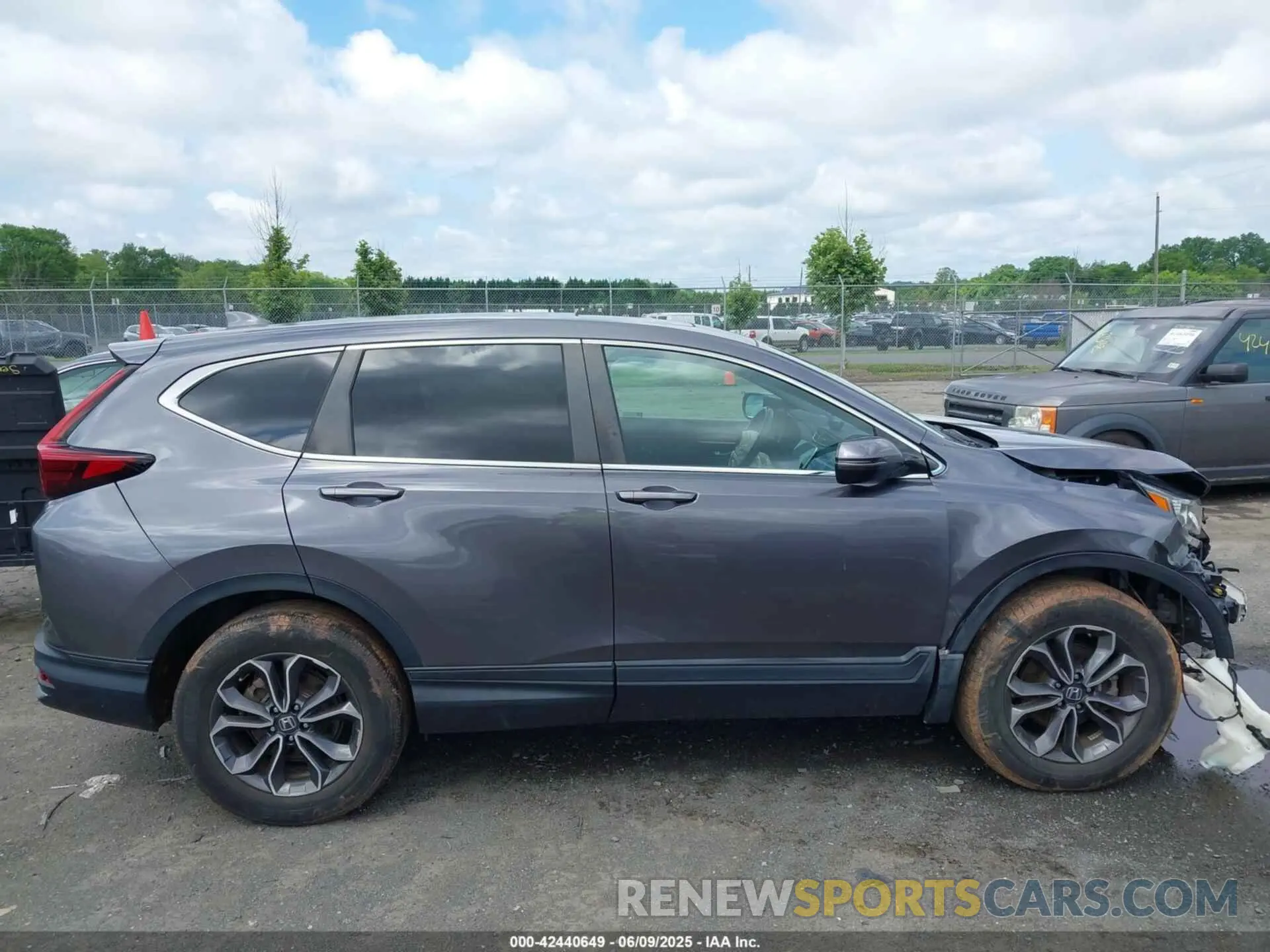 14 Photograph of a damaged car 2HKRW2H89LH664123 HONDA CR-V 2020