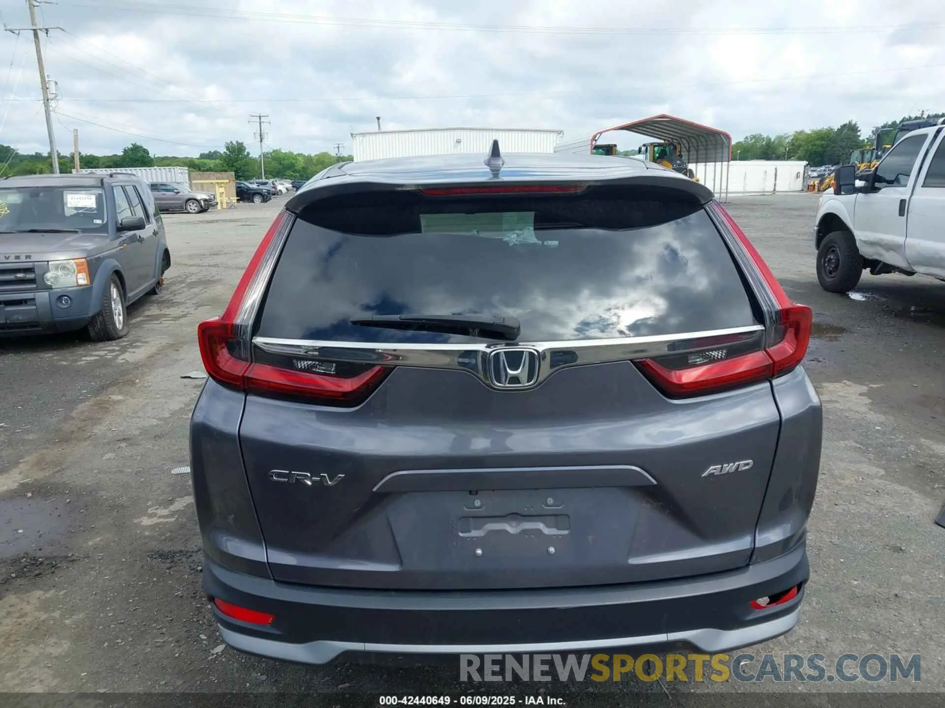 17 Photograph of a damaged car 2HKRW2H89LH664123 HONDA CR-V 2020