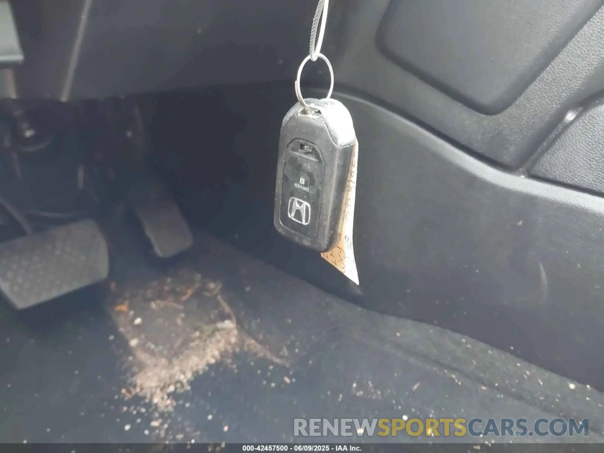 11 Photograph of a damaged car 2HKRW2H9XLH630197 HONDA CR-V 2020