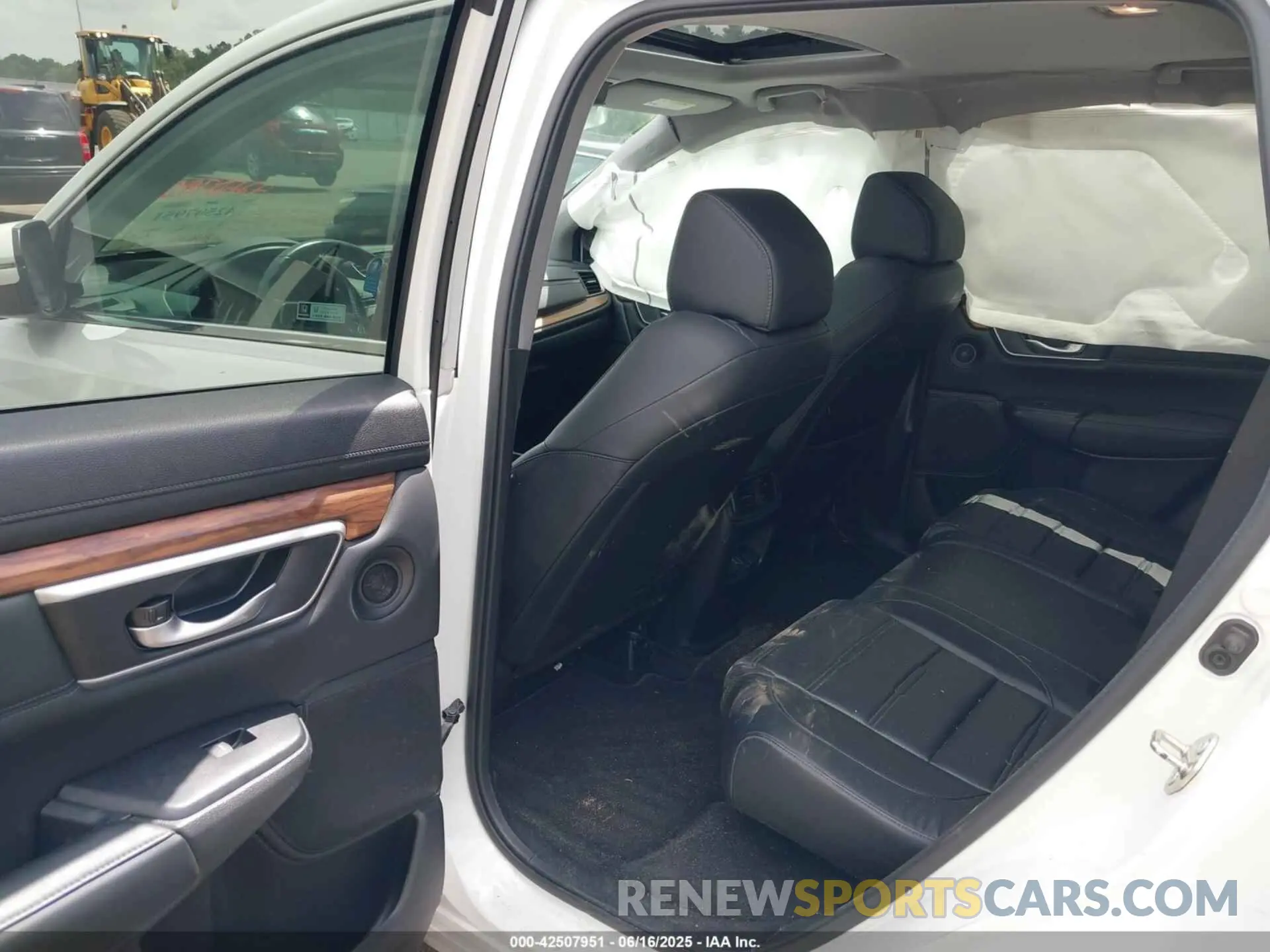 8 Photograph of a damaged car 5J6RW1H83LA014800 HONDA CR-V 2020