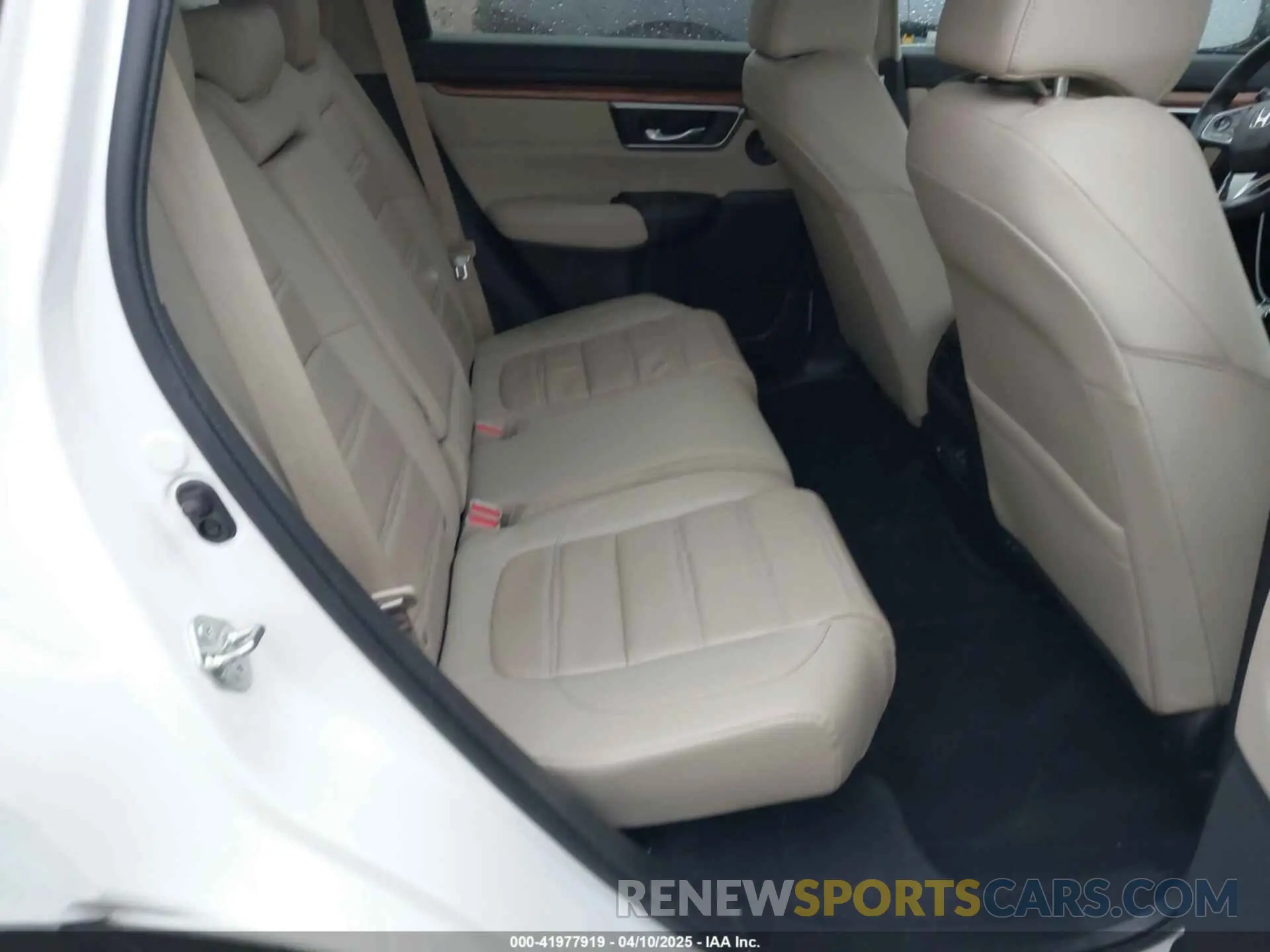 8 Photograph of a damaged car 5J6RW2H83LL047628 HONDA CR-V 2020