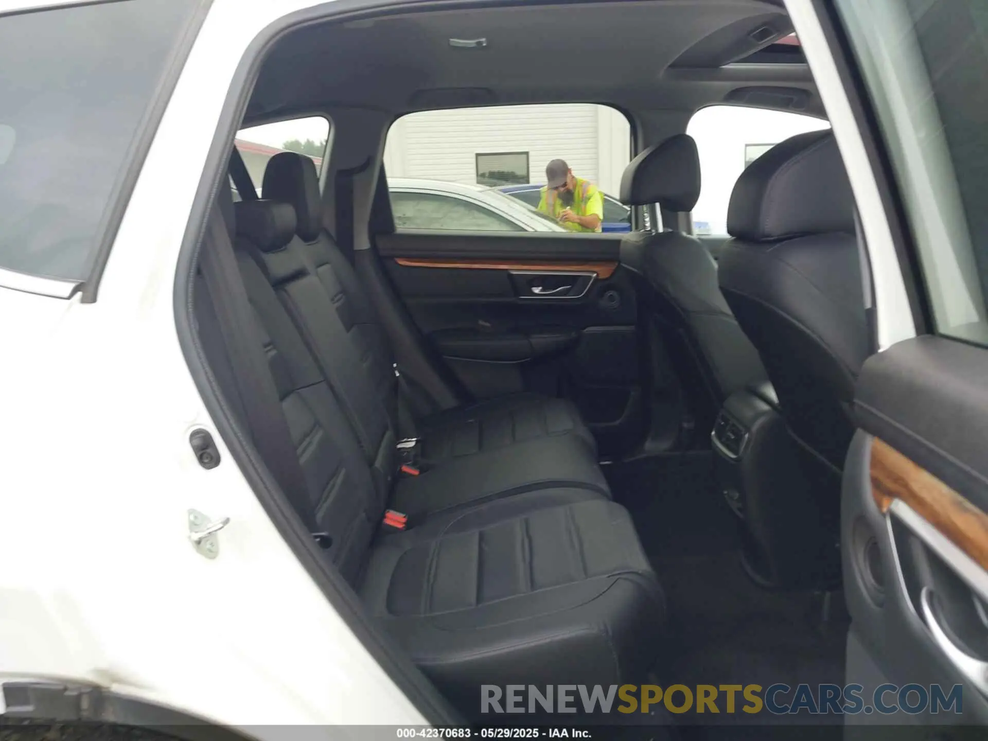 8 Photograph of a damaged car 5J6RW2H96LL012154 HONDA CR-V 2020
