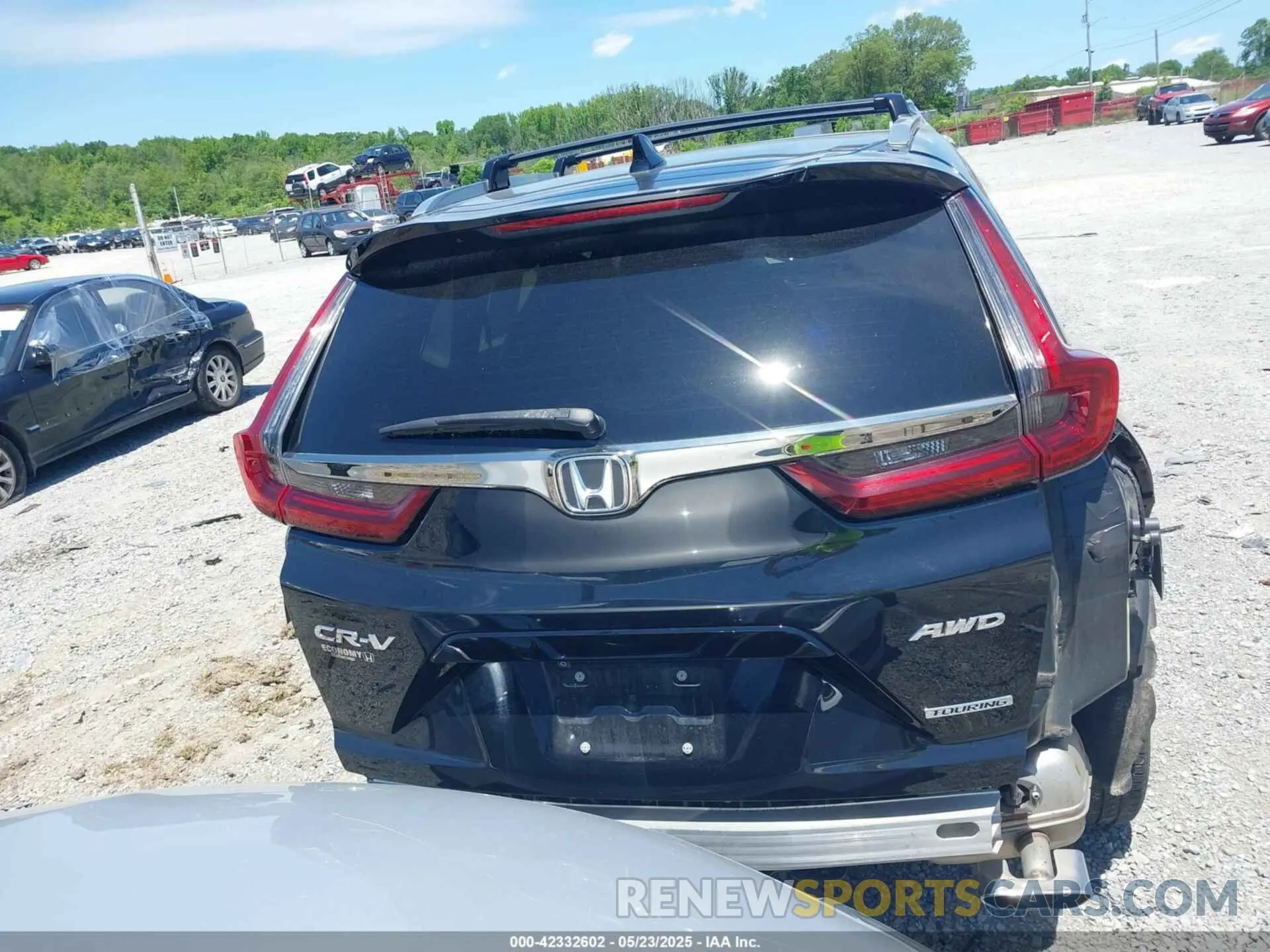 17 Photograph of a damaged car 5J6RW2H97LL012504 HONDA CR-V 2020