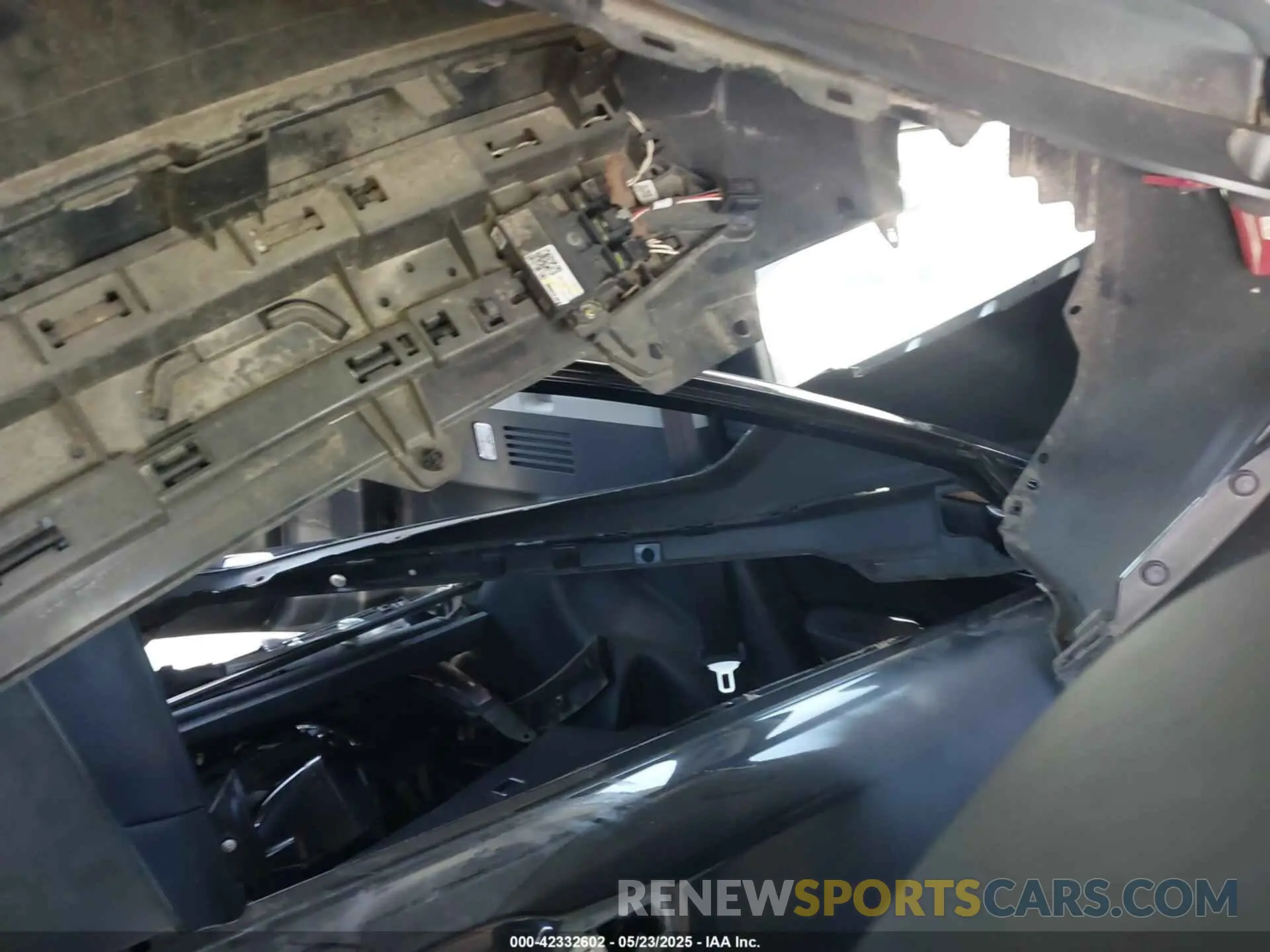 8 Photograph of a damaged car 5J6RW2H97LL012504 HONDA CR-V 2020