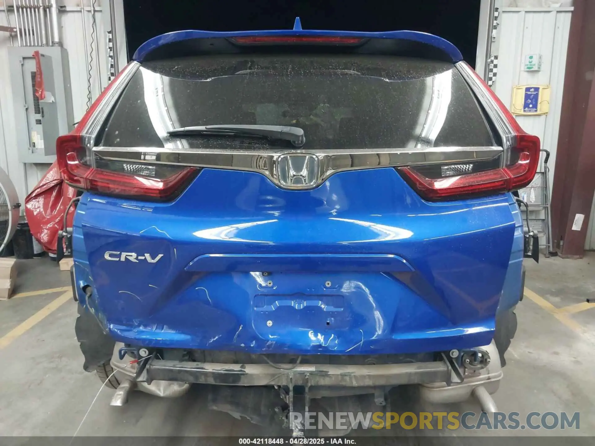 17 Photograph of a damaged car 7FARW1H56LE009257 HONDA CR-V 2020