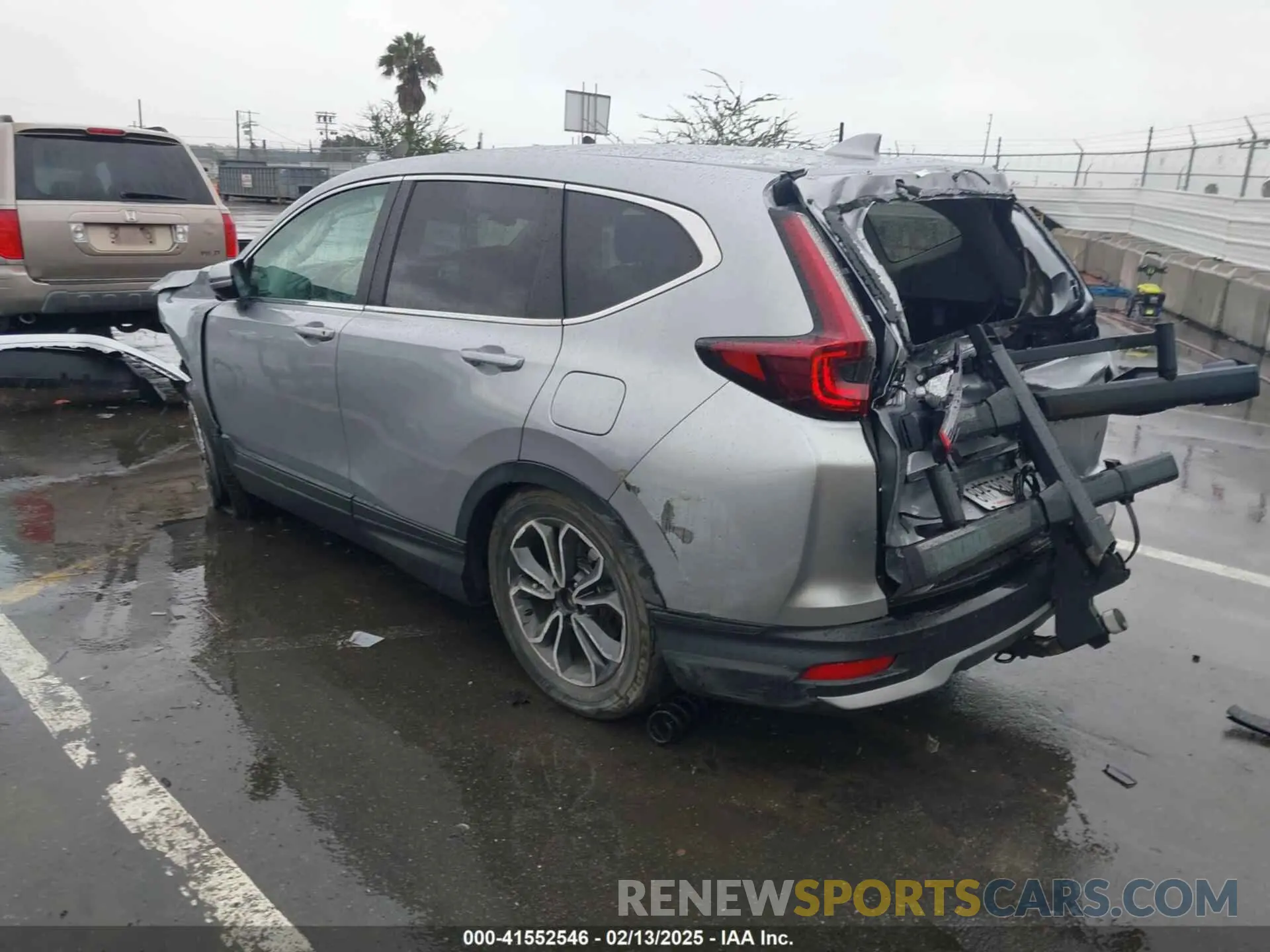 3 Фотография поврежденного автомобиля 7FARW2H88LE011964 HONDA CR-V 2020