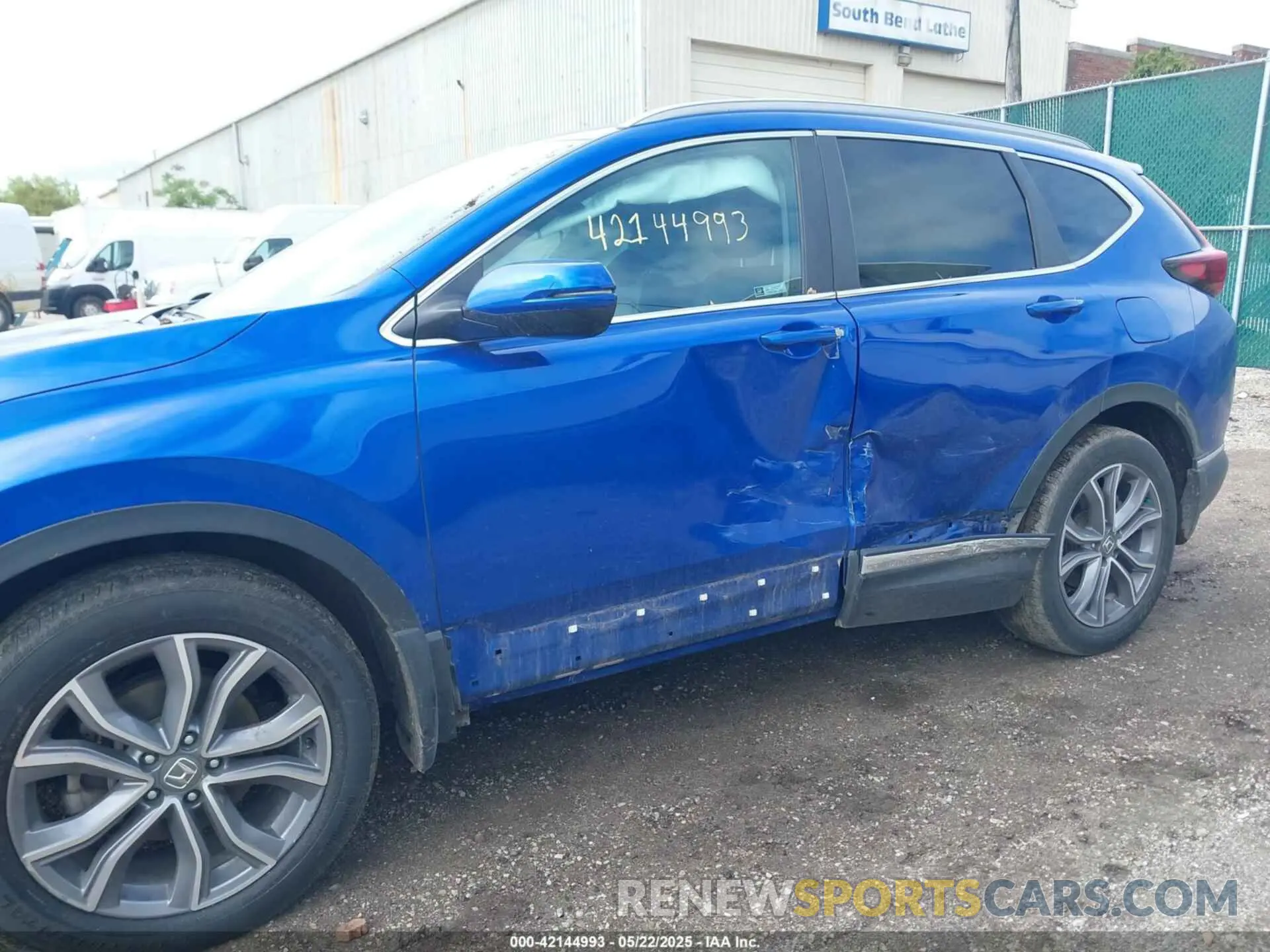 6 Photograph of a damaged car 7FARW2H97LE011107 HONDA CR-V 2020