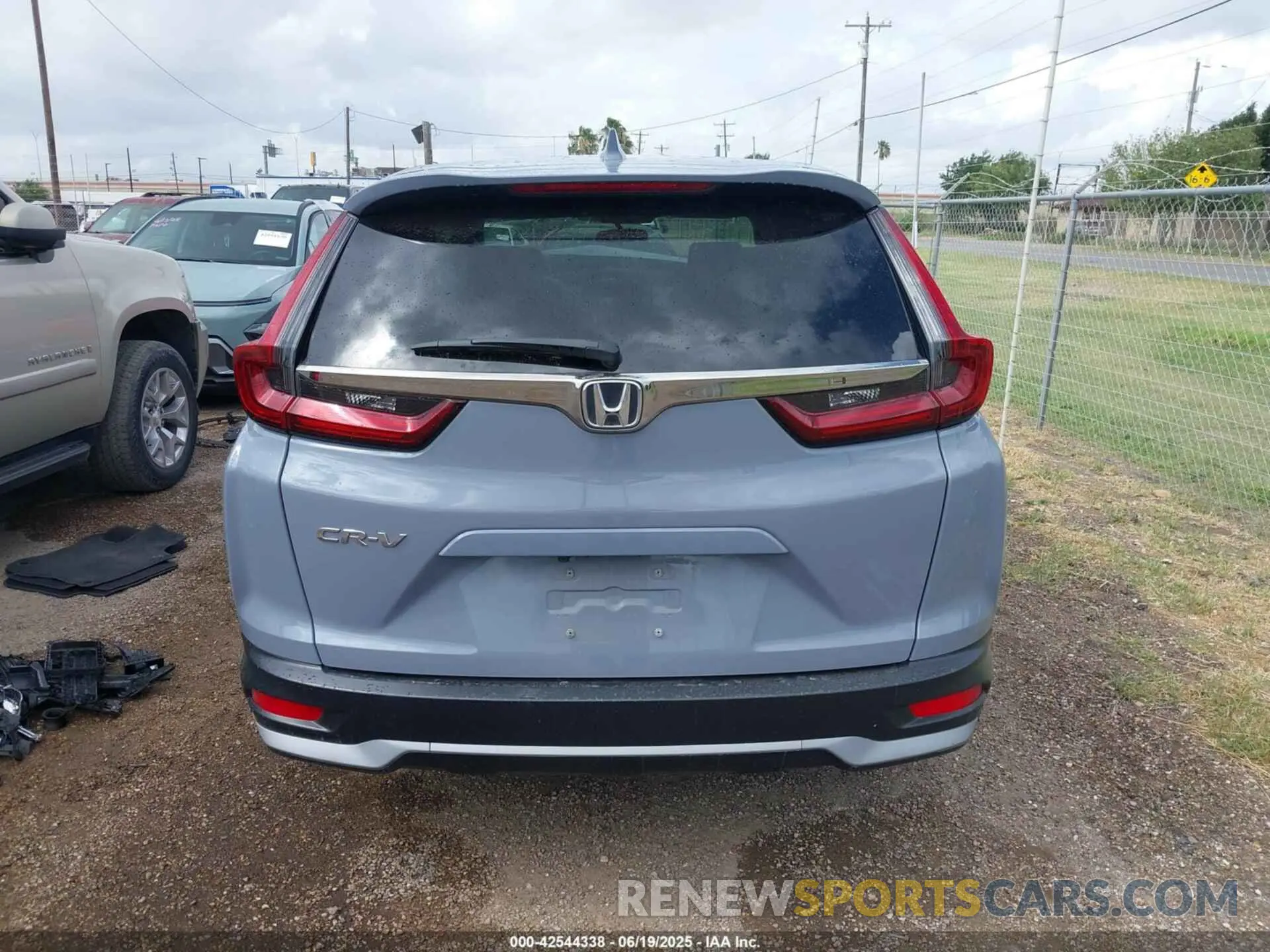 16 Photograph of a damaged car 2HKRW1H50MH405022 HONDA CR-V 2021