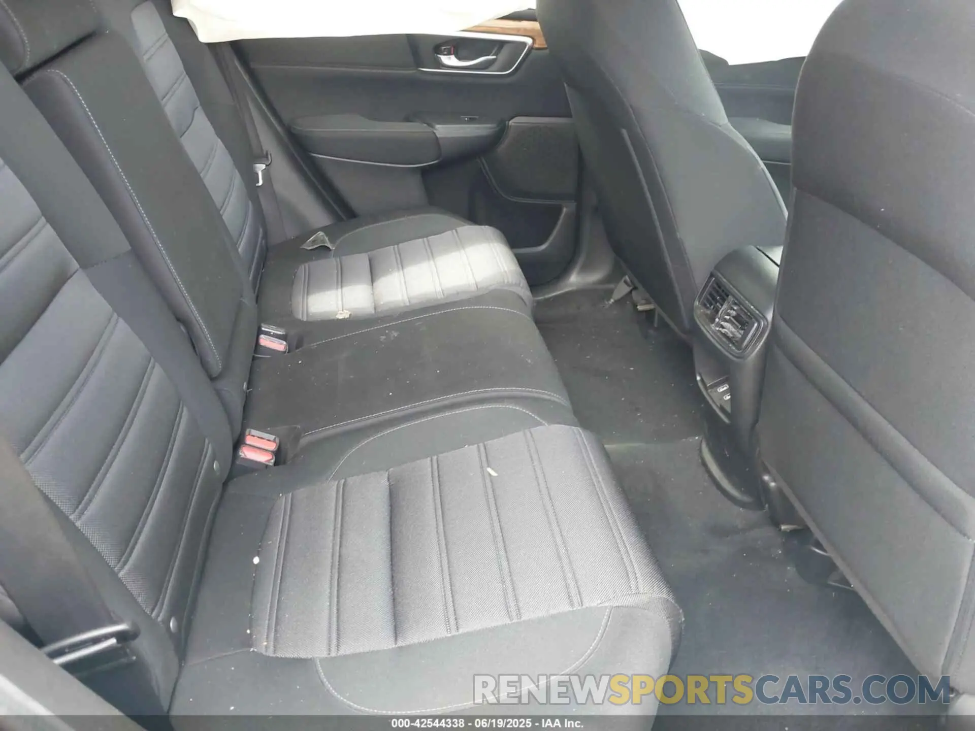 8 Photograph of a damaged car 2HKRW1H50MH405022 HONDA CR-V 2021