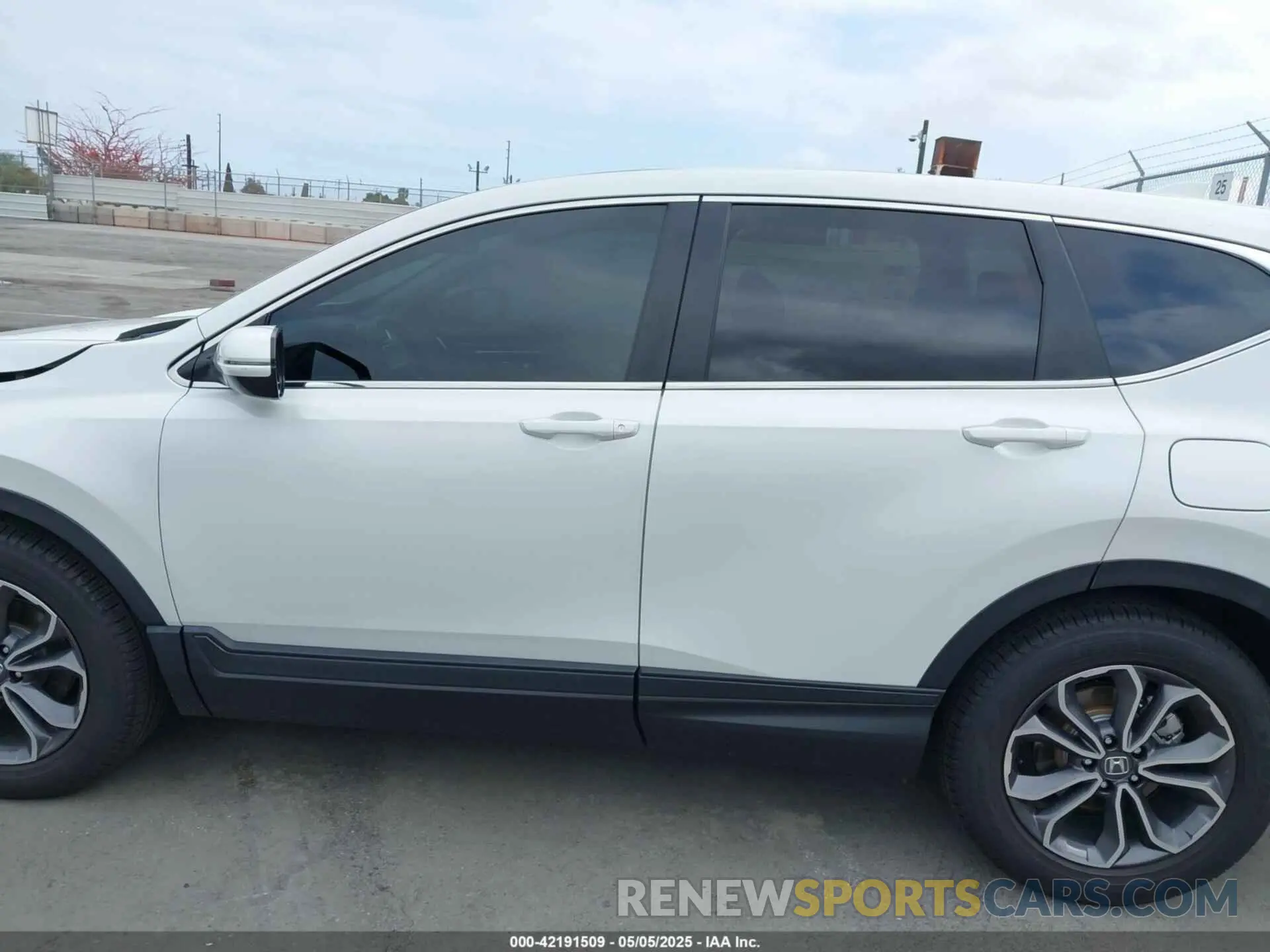 14 Photograph of a damaged car 2HKRW1H51MH423142 HONDA CR-V 2021