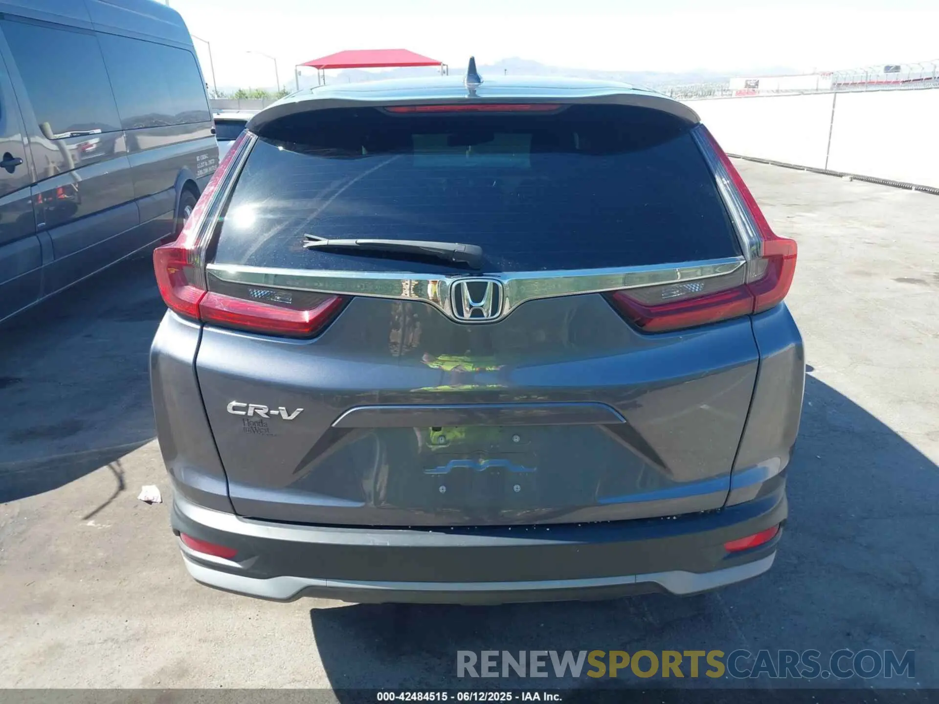 17 Photograph of a damaged car 2HKRW1H88MH423939 HONDA CR-V 2021
