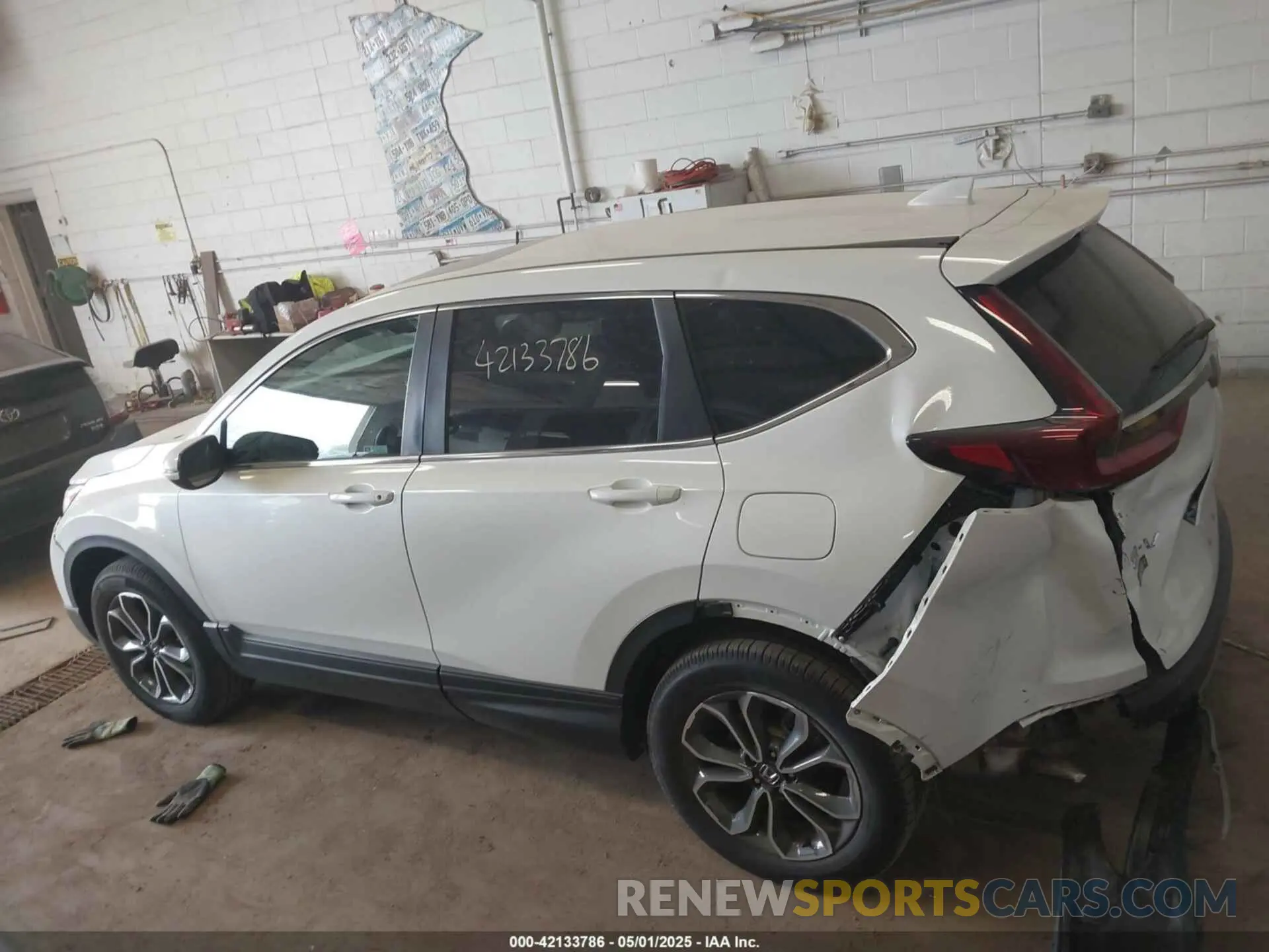 14 Photograph of a damaged car 2HKRW2H85MH620282 HONDA CR-V 2021