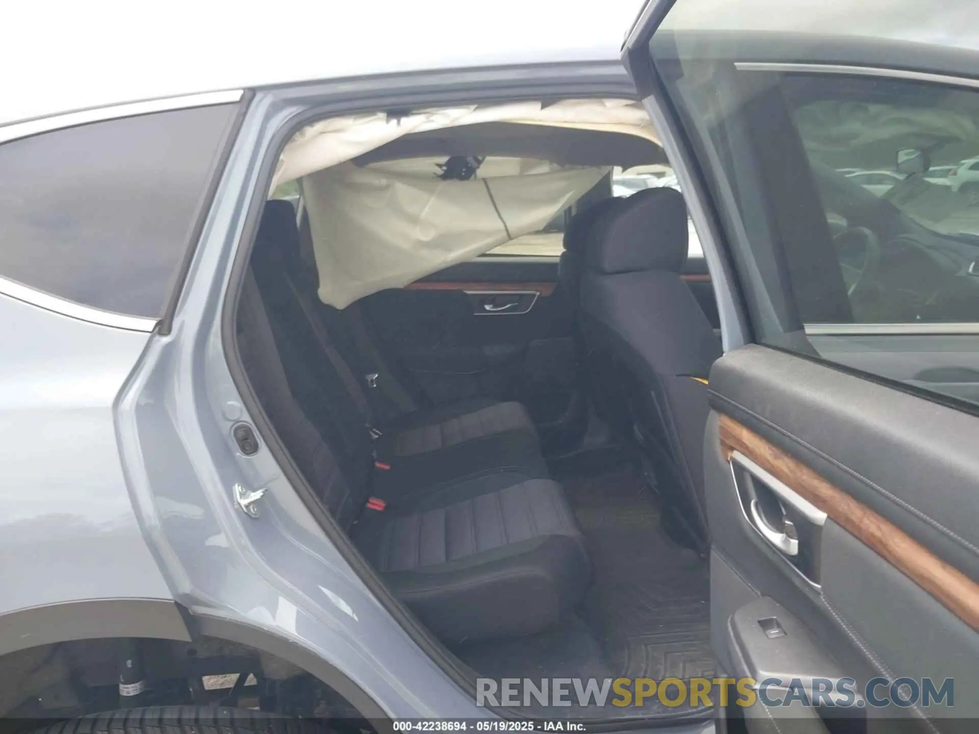 8 Photograph of a damaged car 5J6RW2H57ML018592 HONDA CR-V 2021
