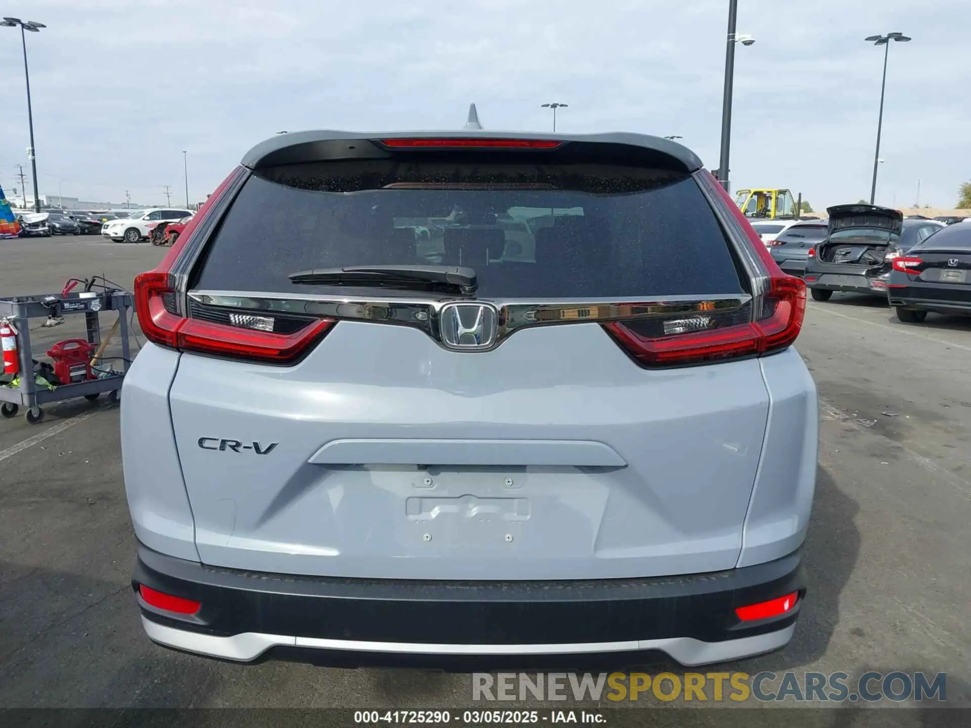 17 Photograph of a damaged car 2HKRW1H56NH404488 HONDA CR-V 2022