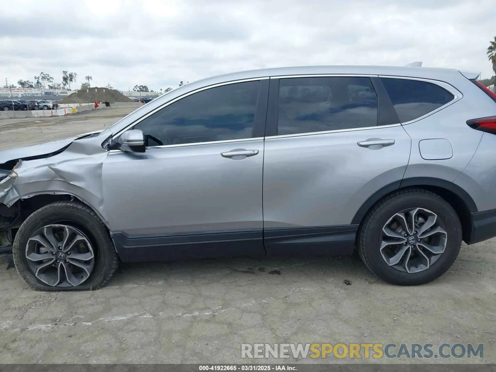 14 Photograph of a damaged car 2HKRW1H5XNH408866 HONDA CR-V 2022