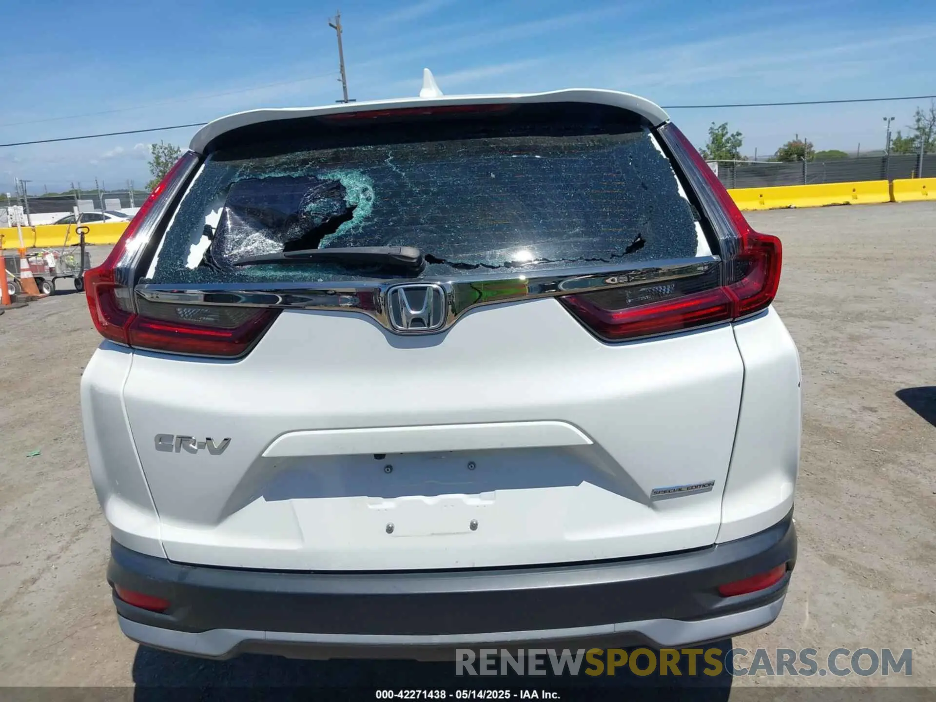 16 Photograph of a damaged car 2HKRW1H72NH401444 HONDA CR-V 2022