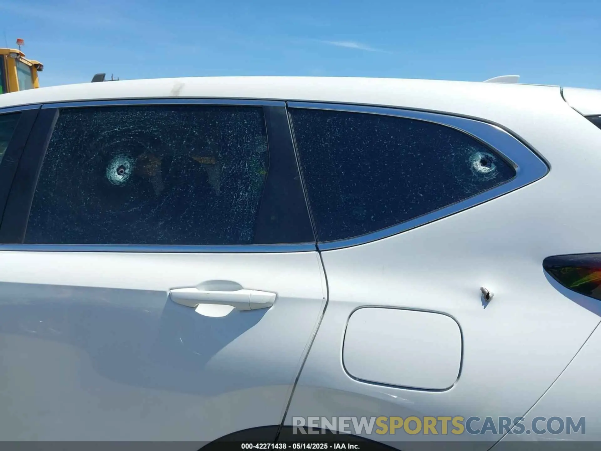 17 Photograph of a damaged car 2HKRW1H72NH401444 HONDA CR-V 2022