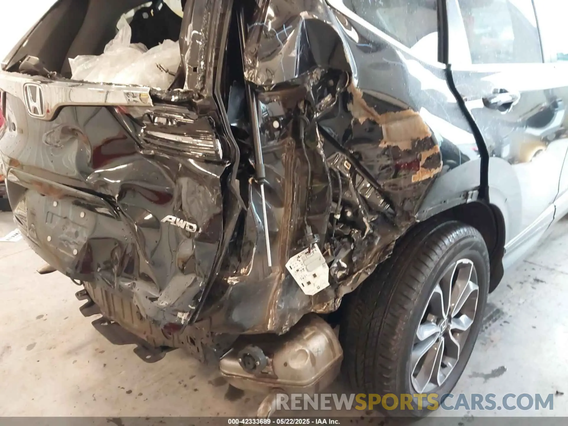 18 Photograph of a damaged car 2HKRW2H51NH624403 HONDA CR-V 2022