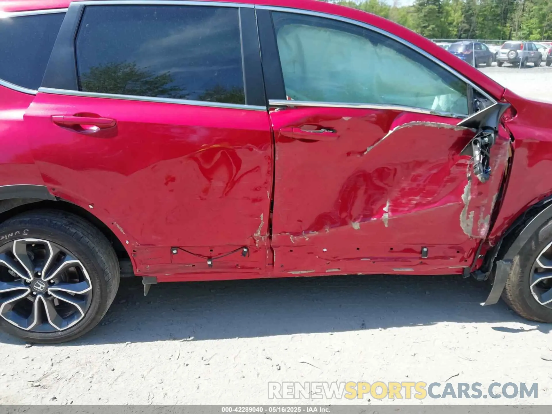 17 Photograph of a damaged car 2HKRW2H51NH645459 HONDA CR-V 2022