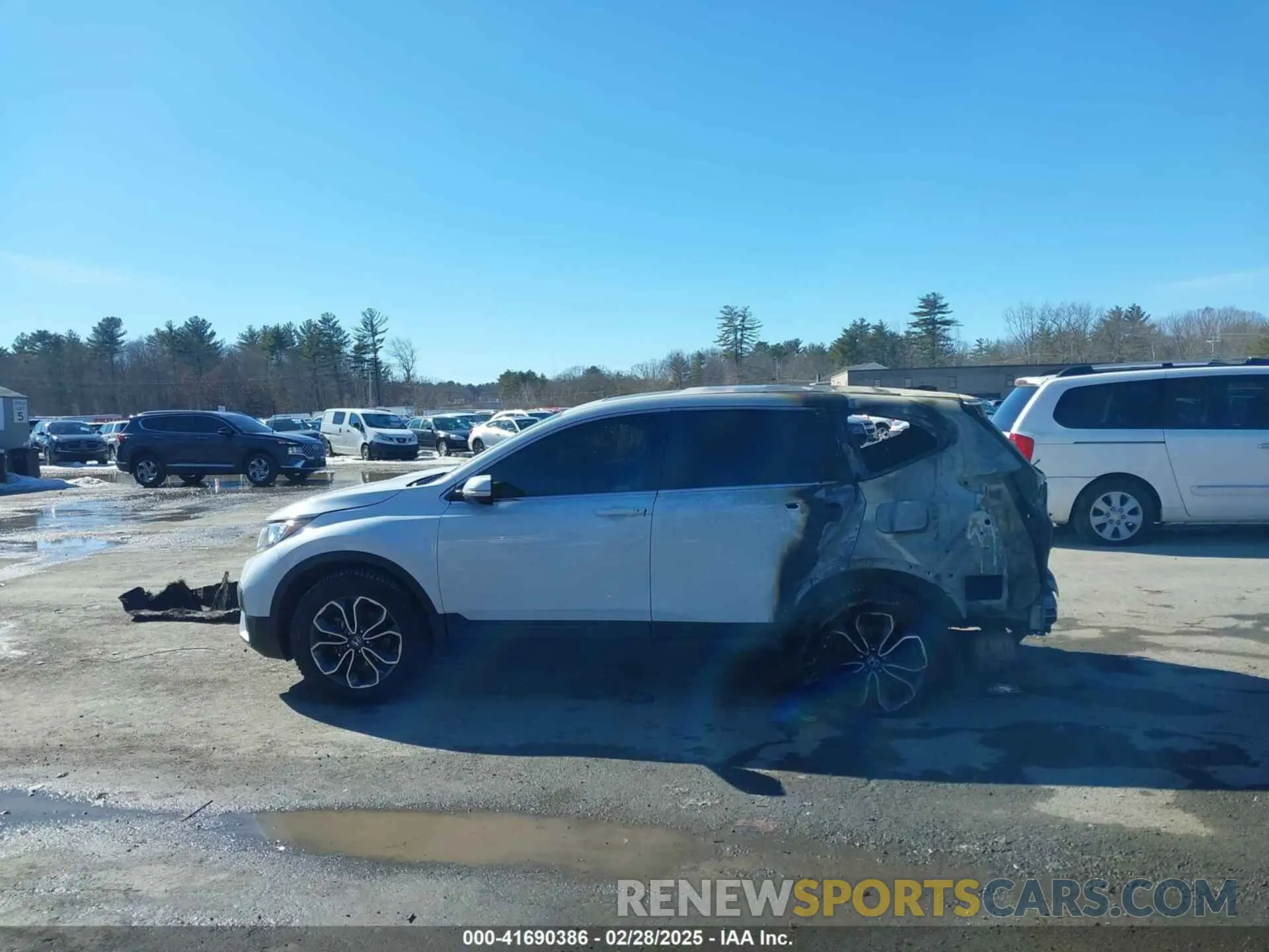 14 Photograph of a damaged car 2HKRW2H56NH639110 HONDA CR-V 2022