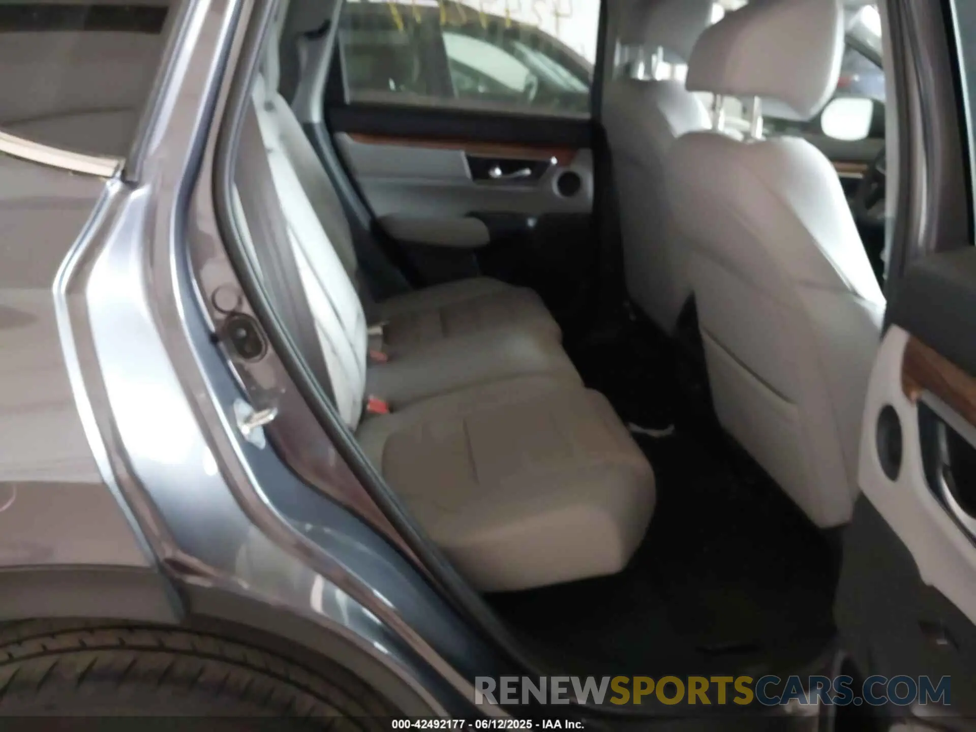 8 Photograph of a damaged car 2HKRW2H82NH635131 HONDA CR-V 2022