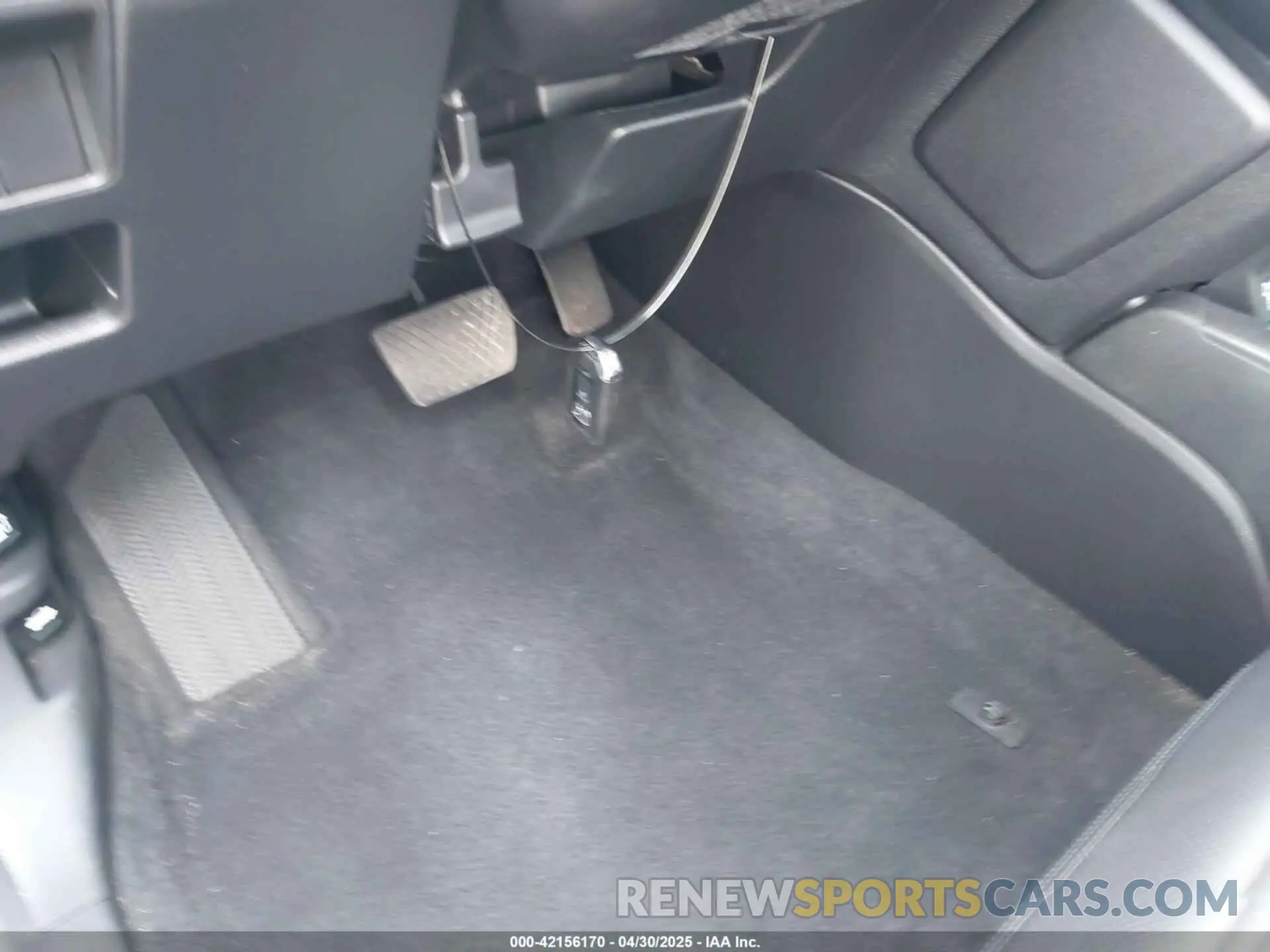 11 Photograph of a damaged car 2HKRW2H87NH631057 HONDA CR-V 2022