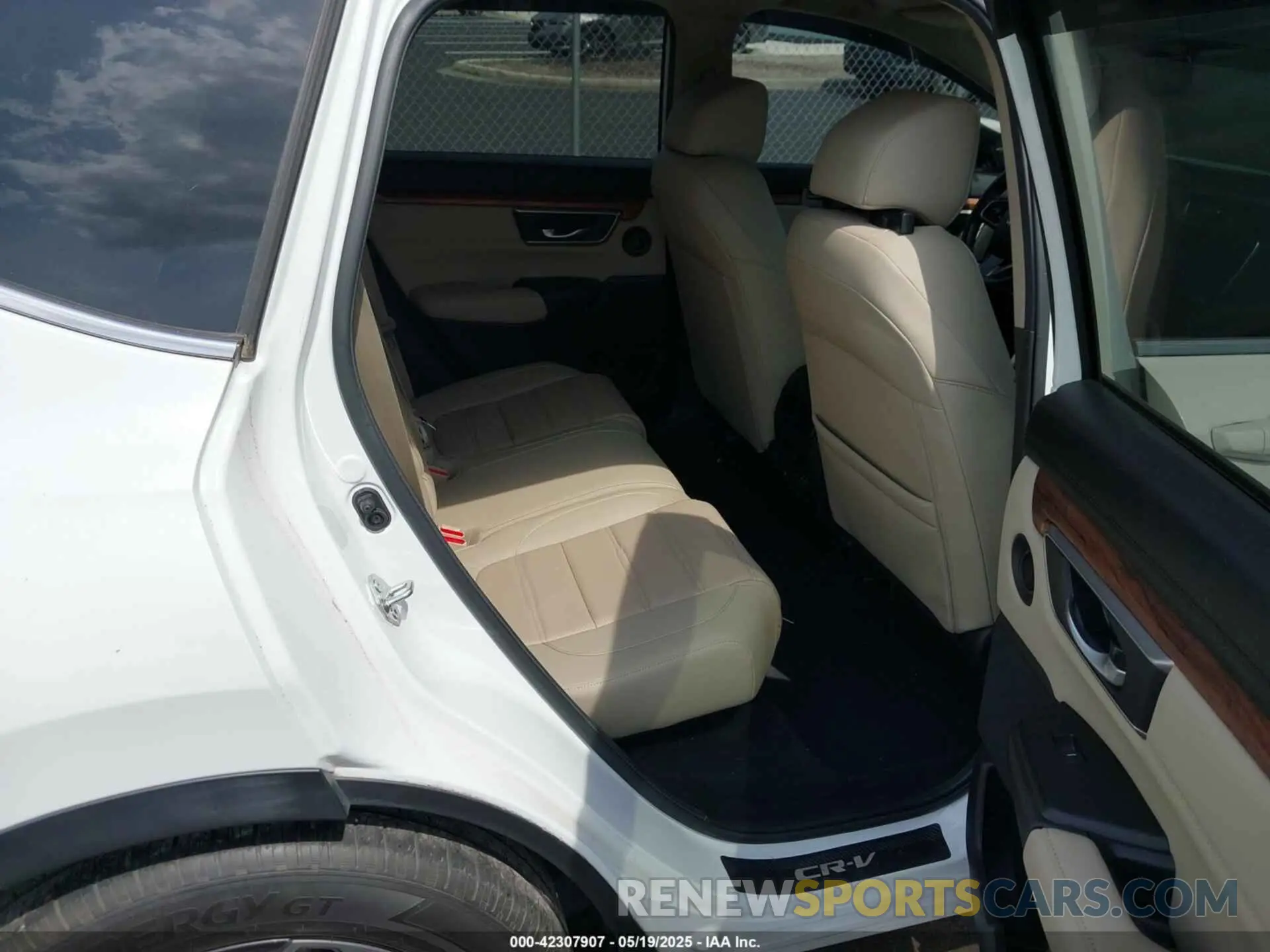 8 Photograph of a damaged car 5J6RW1H8XNA008592 HONDA CR-V 2022