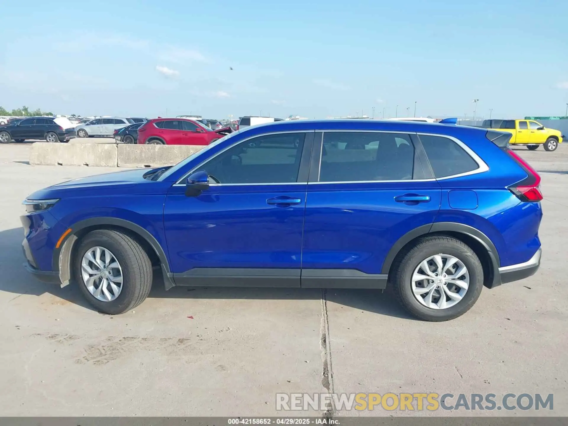 14 Photograph of a damaged car 2HKRS3H28PH305056 HONDA CR-V 2023