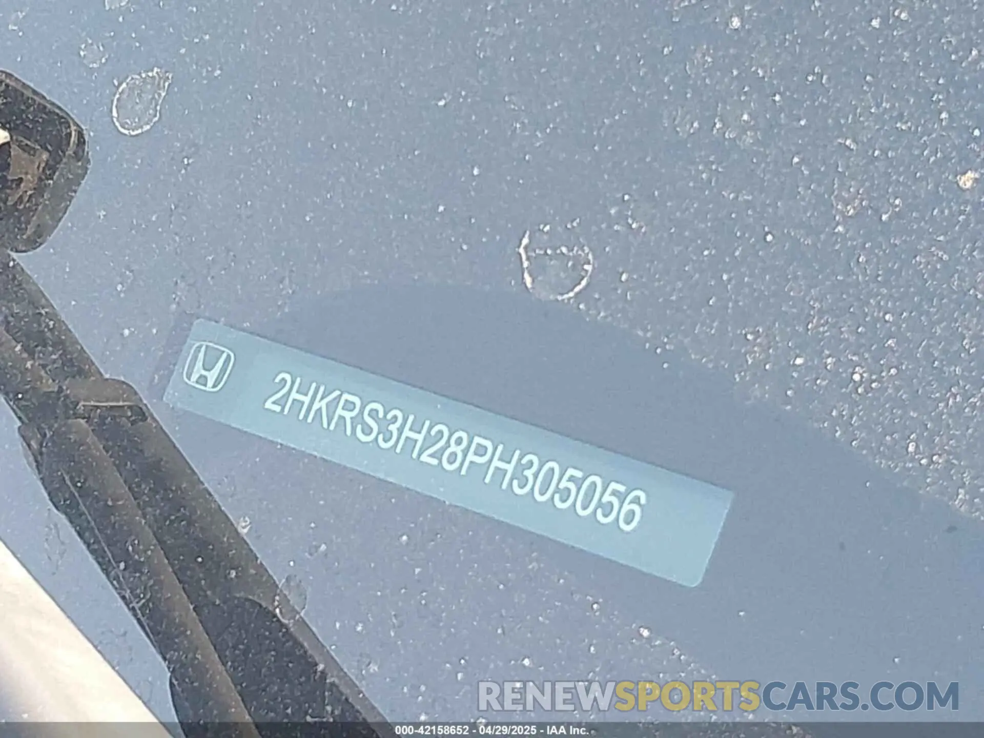 17 Photograph of a damaged car 2HKRS3H28PH305056 HONDA CR-V 2023