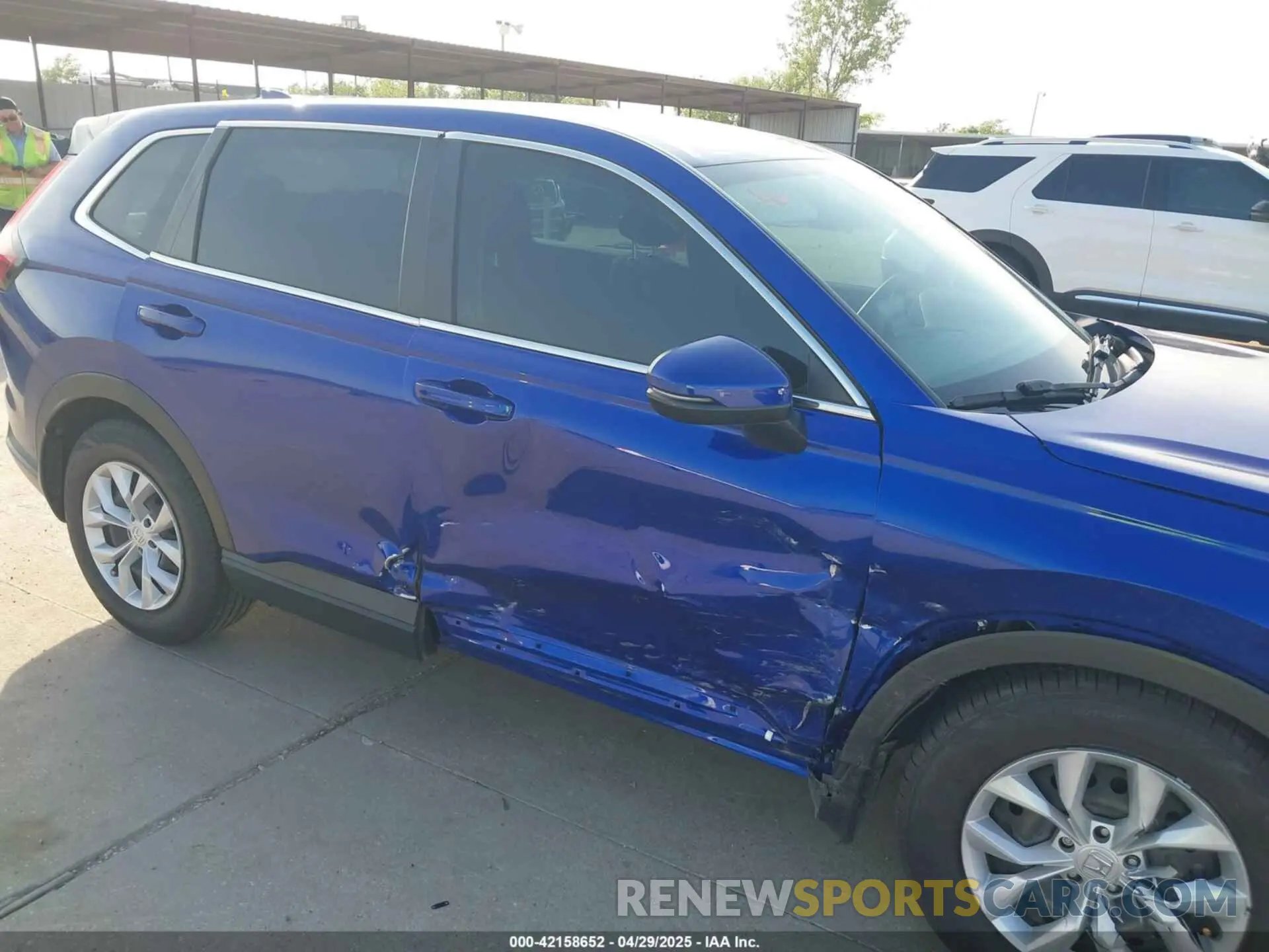6 Photograph of a damaged car 2HKRS3H28PH305056 HONDA CR-V 2023