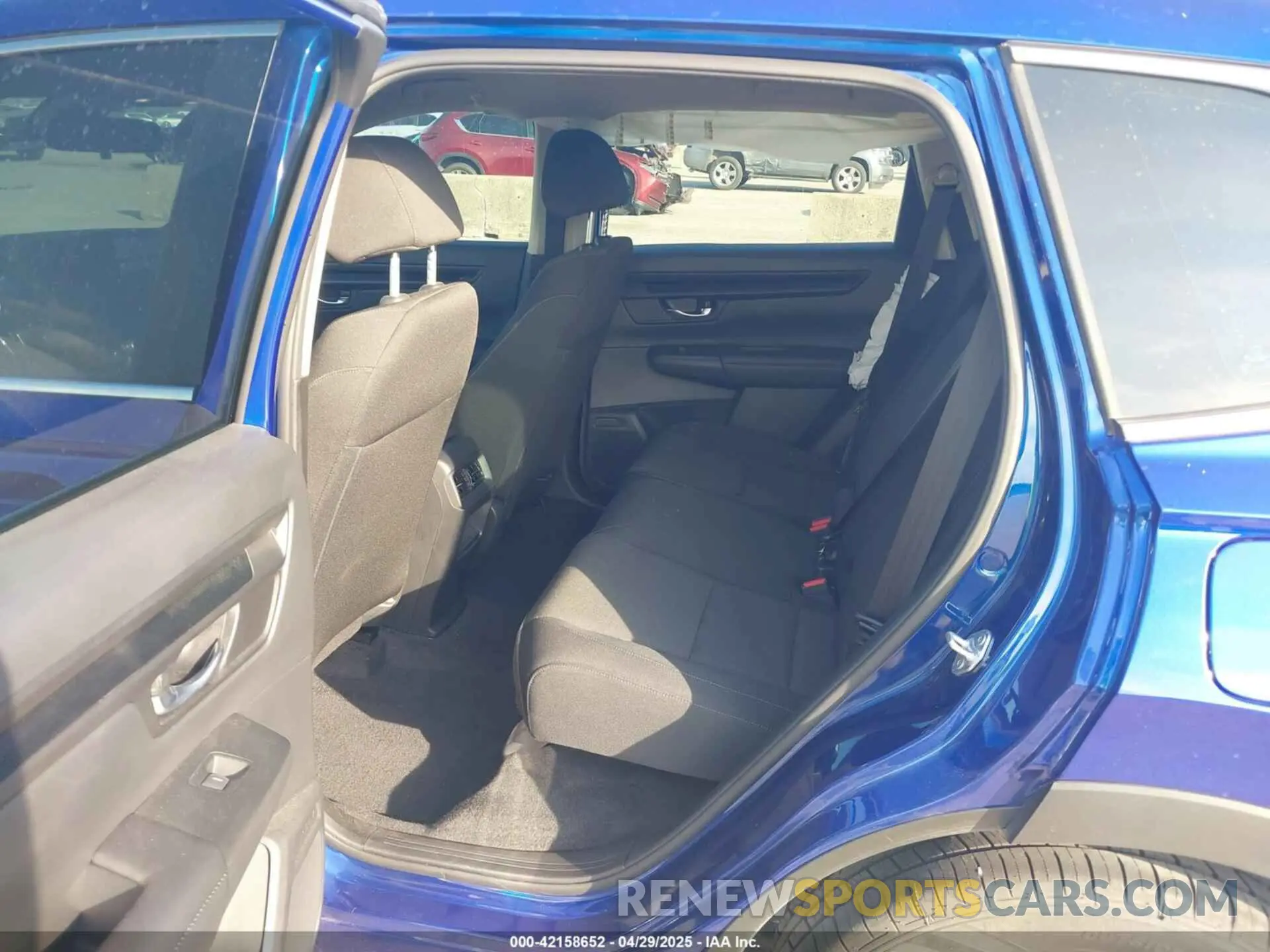8 Photograph of a damaged car 2HKRS3H28PH305056 HONDA CR-V 2023