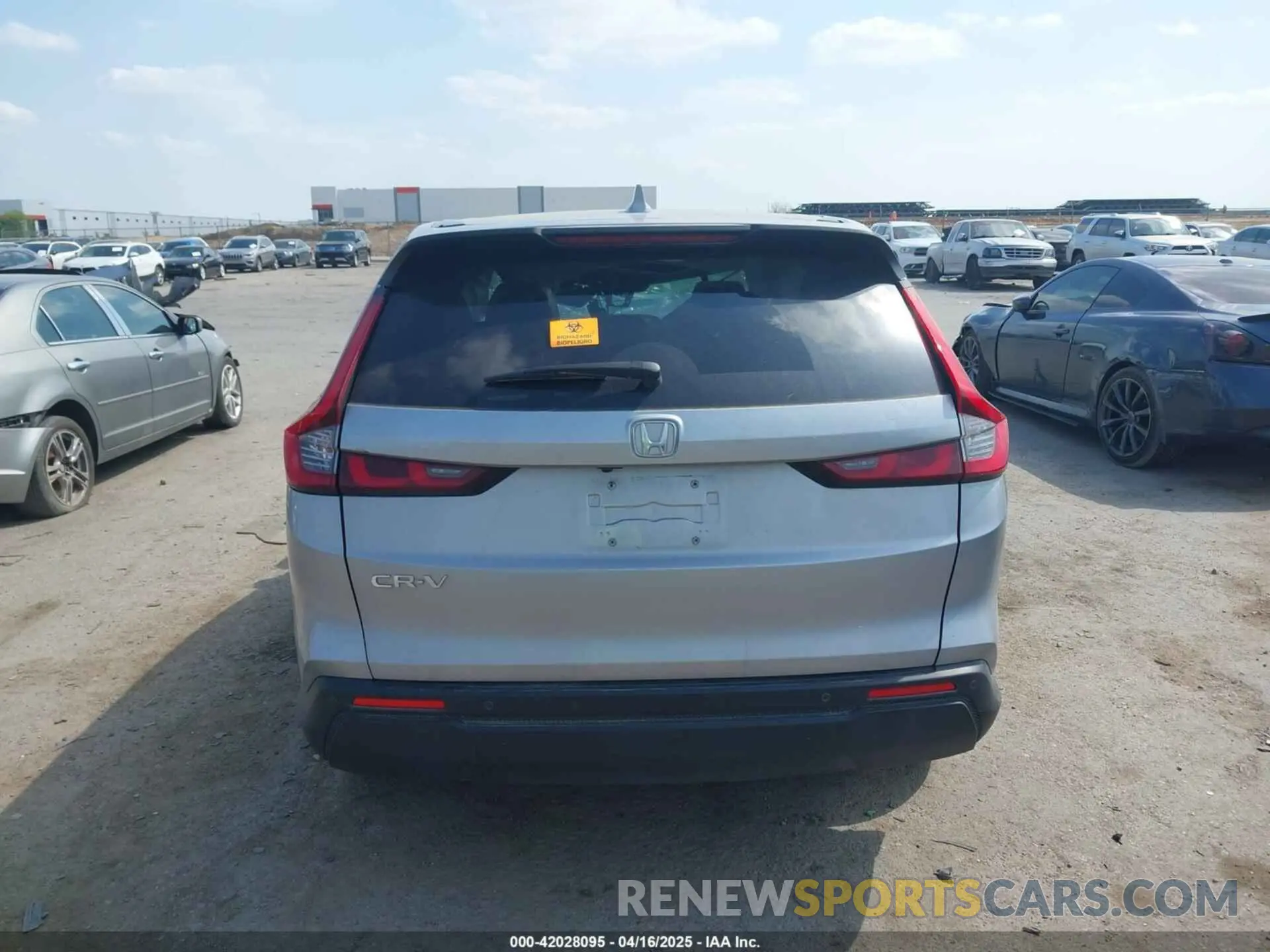 17 Photograph of a damaged car 2HKRS3H75PH302319 HONDA CR-V 2023
