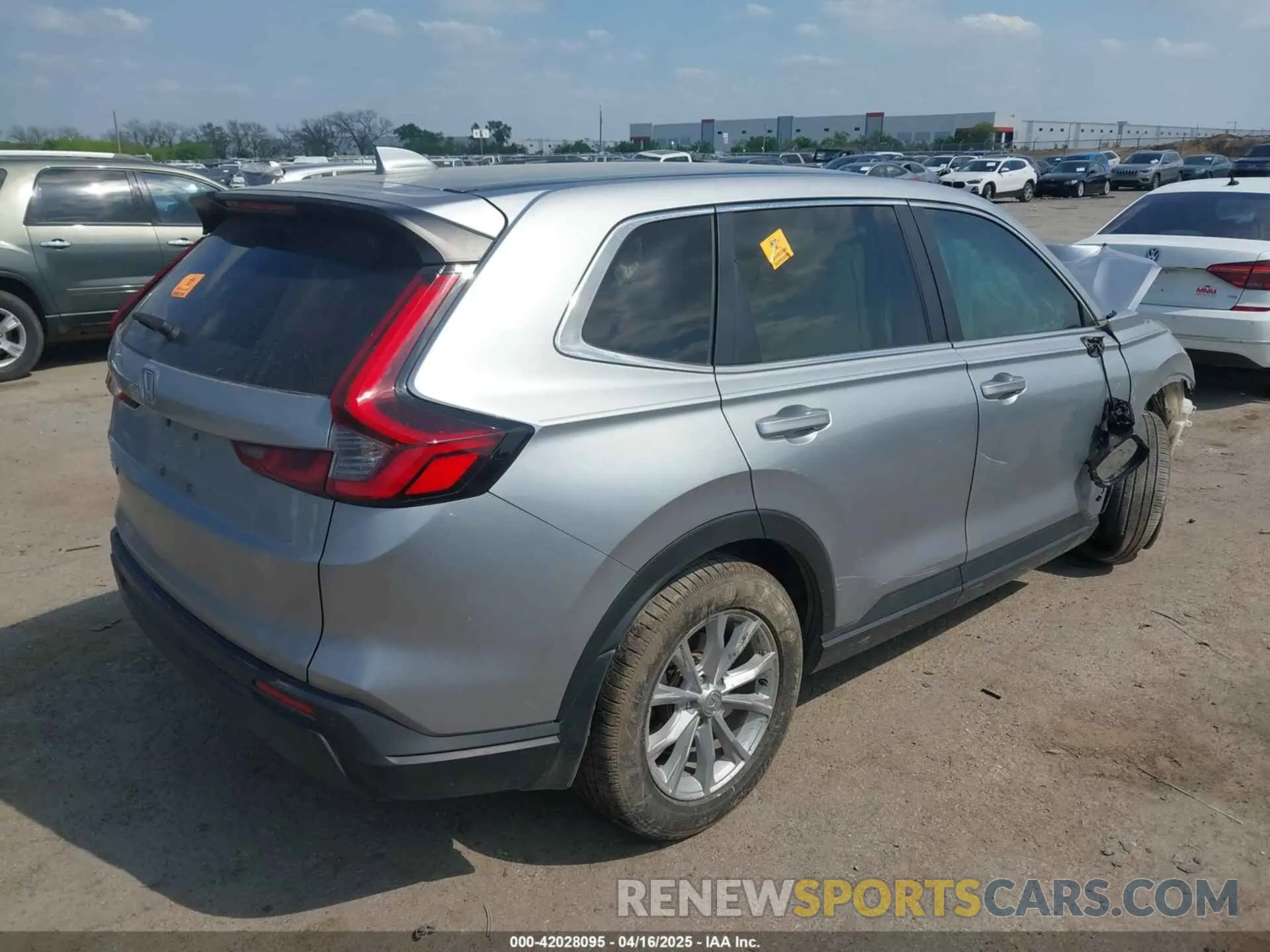 4 Photograph of a damaged car 2HKRS3H75PH302319 HONDA CR-V 2023