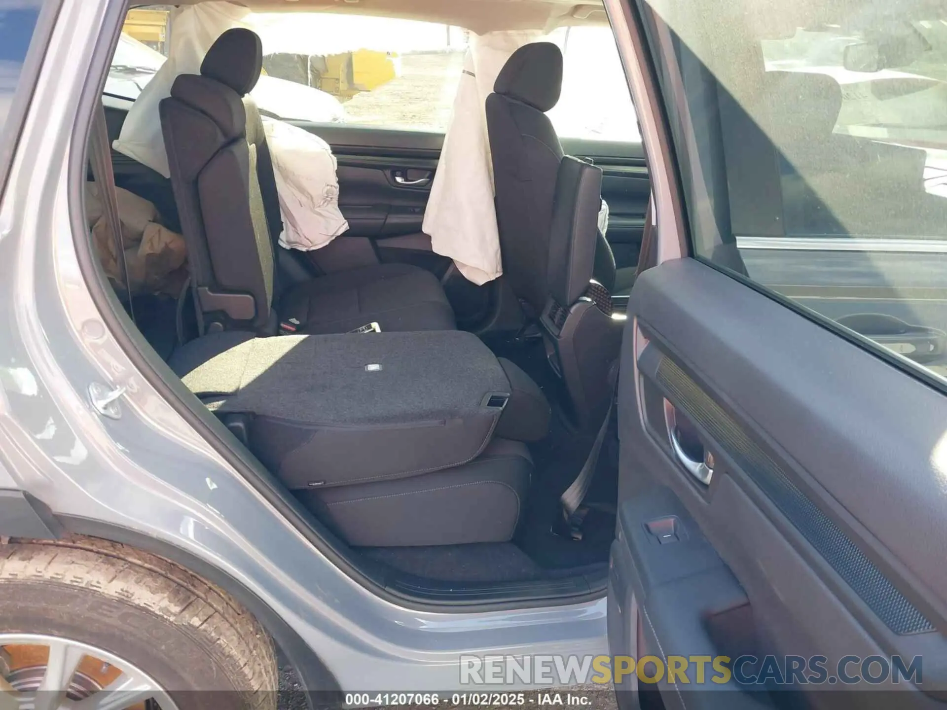 8 Photograph of a damaged car 2HKRS4H40PH431581 HONDA CR-V 2023