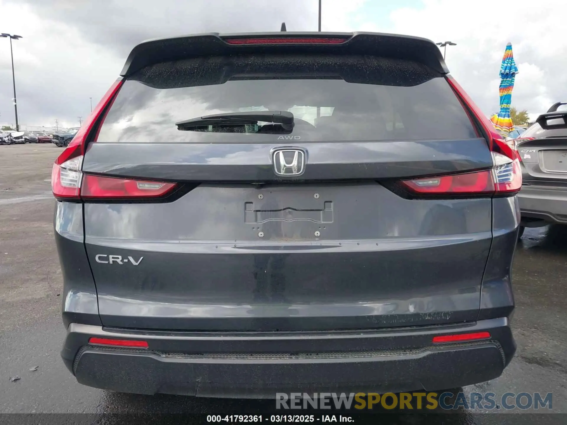 17 Photograph of a damaged car 2HKRS4H43PH400468 HONDA CR-V 2023