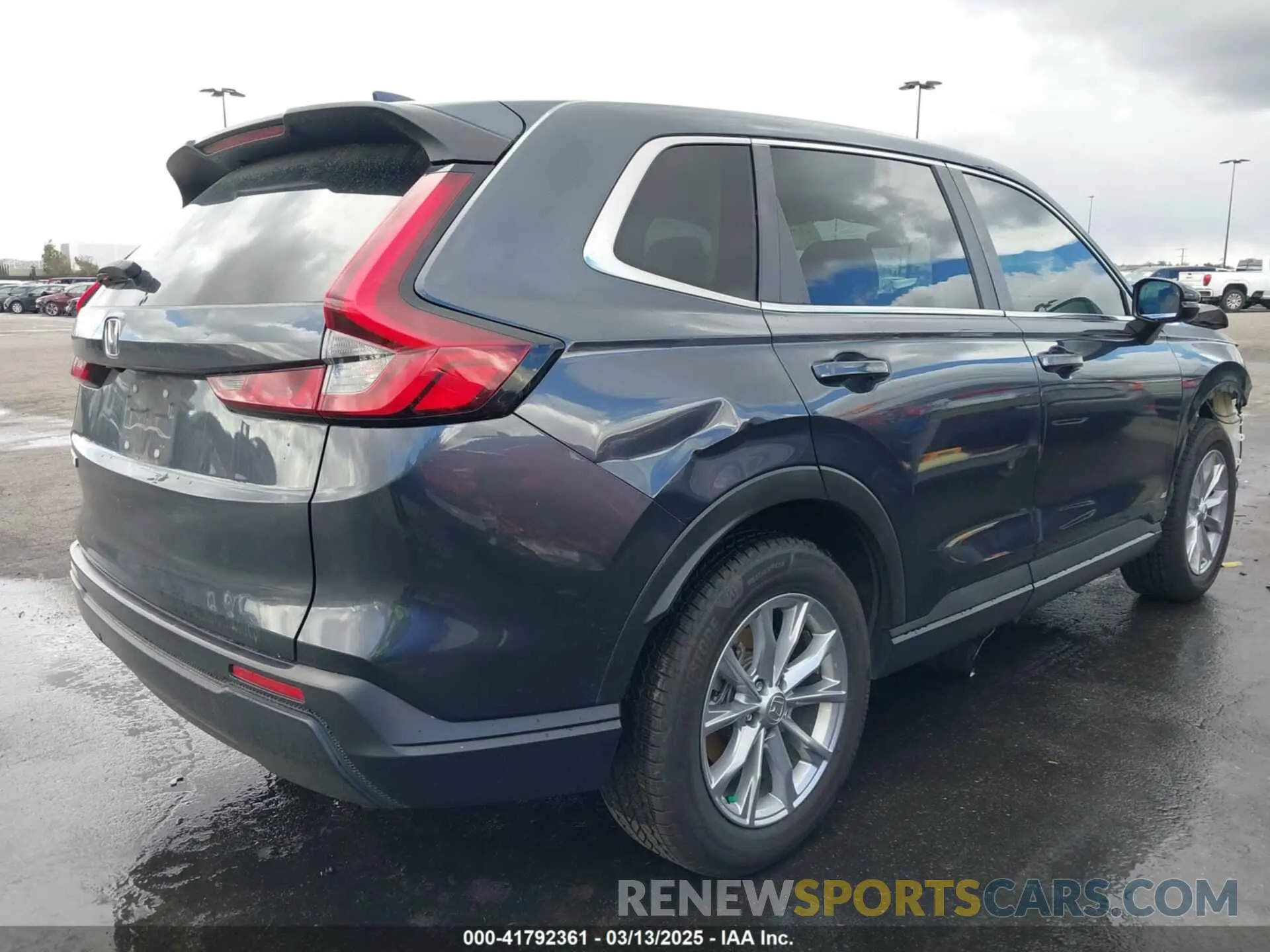 4 Photograph of a damaged car 2HKRS4H43PH400468 HONDA CR-V 2023