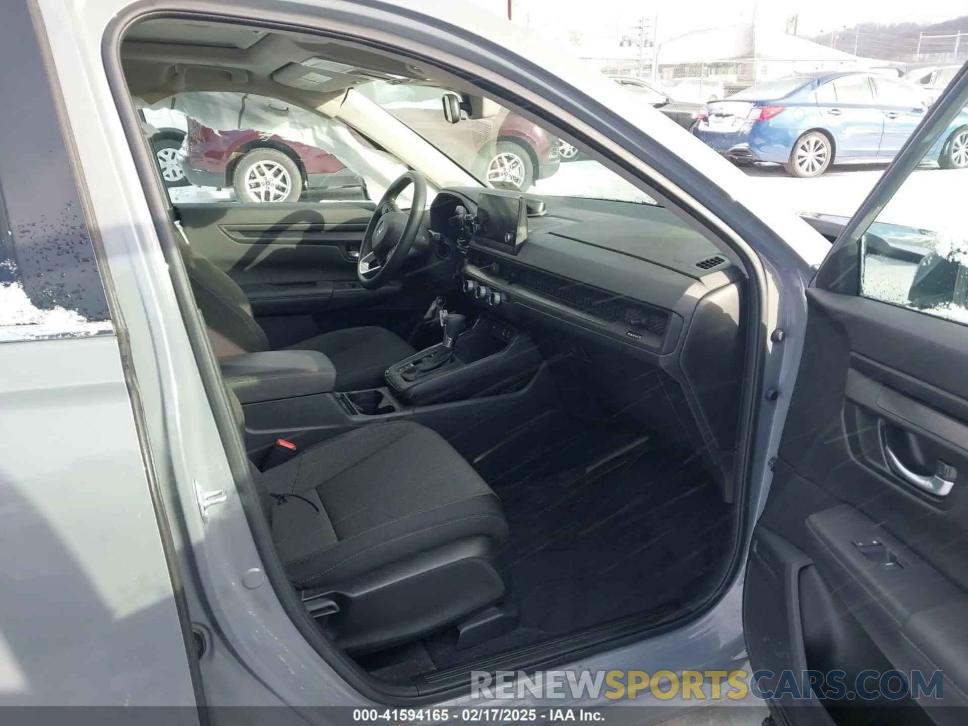 5 Photograph of a damaged car 2HKRS4H47PH411408 HONDA CR-V 2023