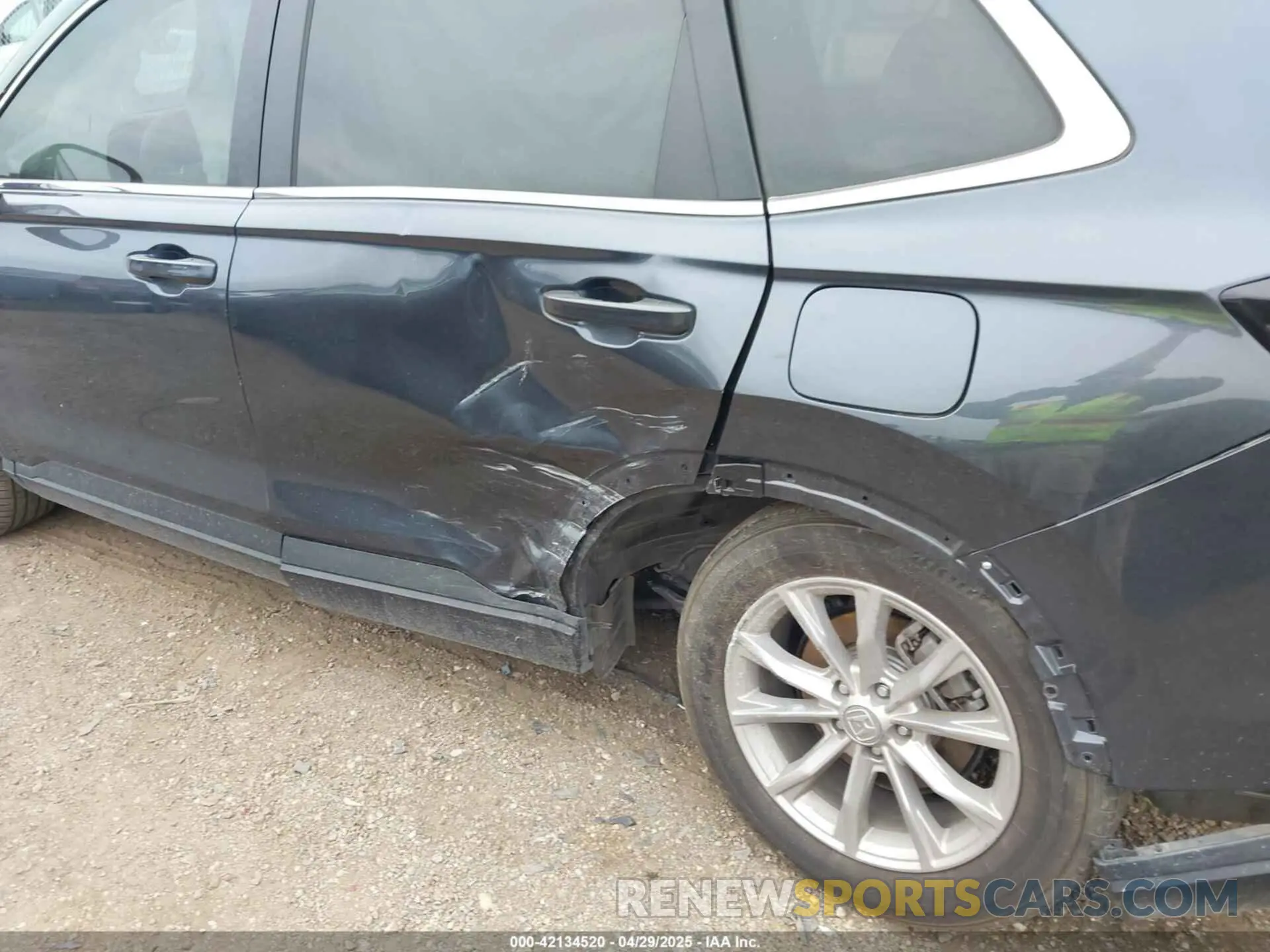 17 Photograph of a damaged car 2HKRS4H72PH439966 HONDA CR-V 2023
