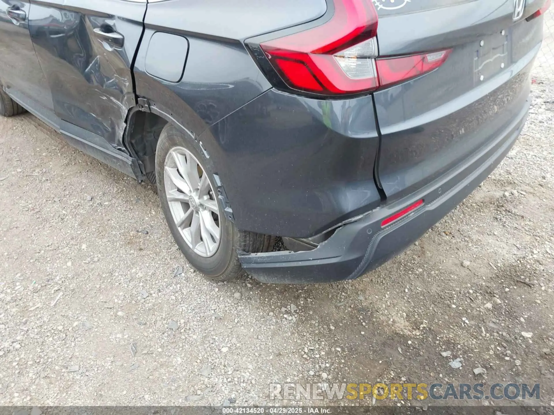 18 Photograph of a damaged car 2HKRS4H72PH439966 HONDA CR-V 2023