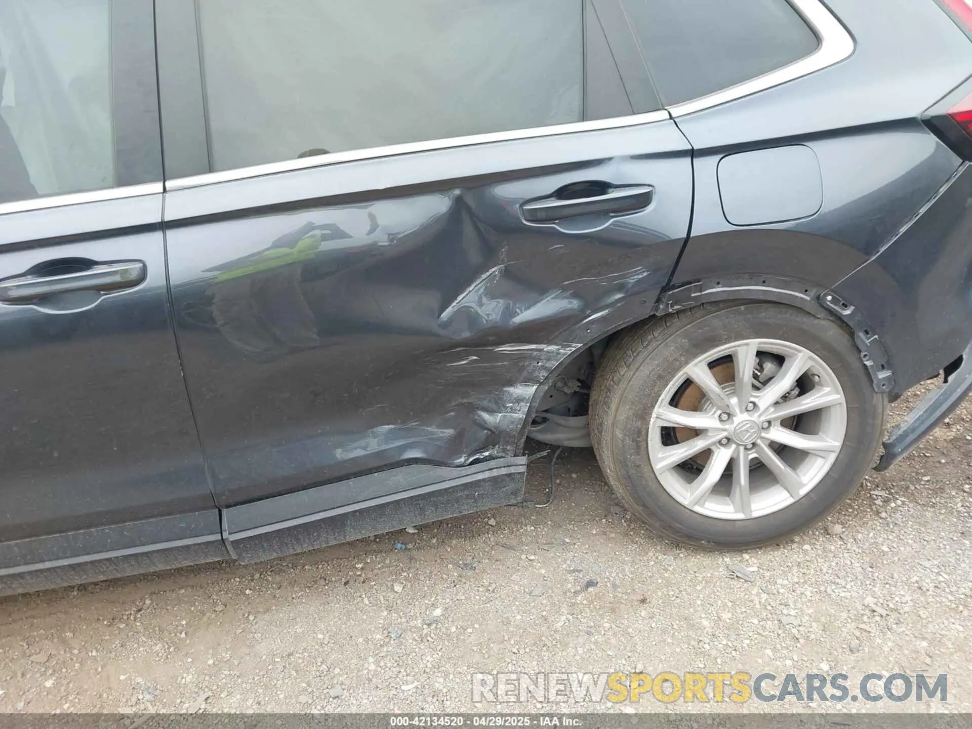 6 Photograph of a damaged car 2HKRS4H72PH439966 HONDA CR-V 2023