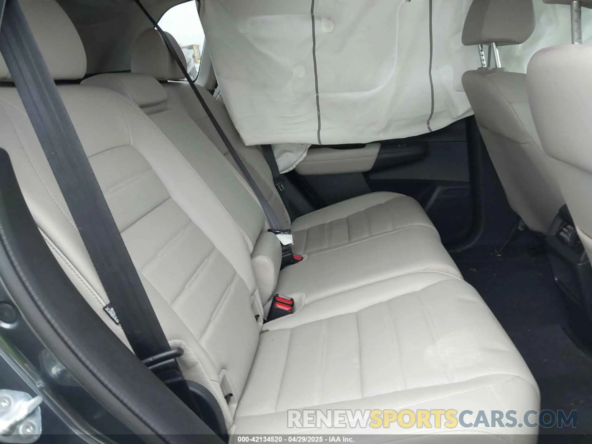 8 Photograph of a damaged car 2HKRS4H72PH439966 HONDA CR-V 2023