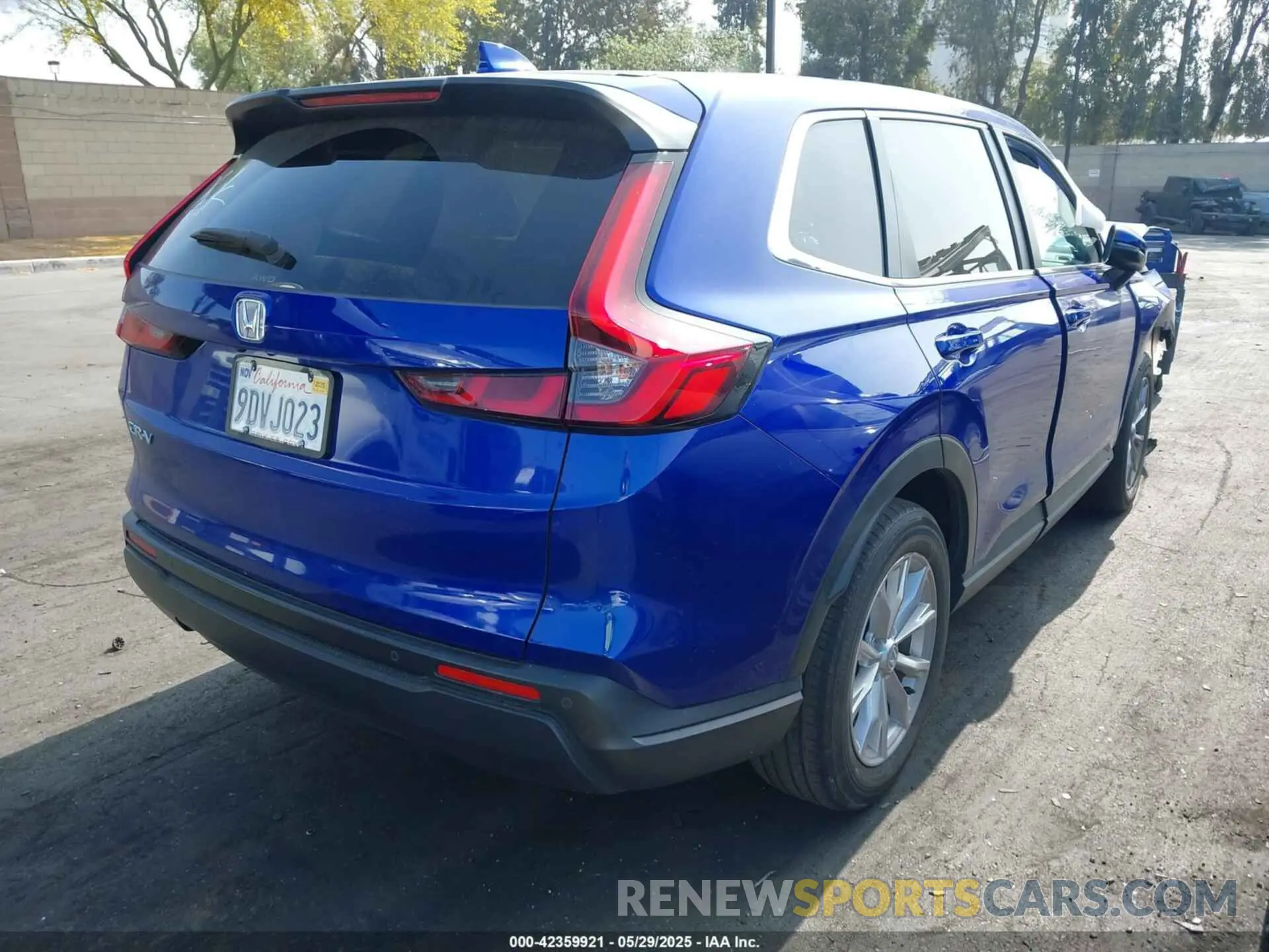 4 Photograph of a damaged car 2HKRS4H73PH404367 HONDA CR-V 2023