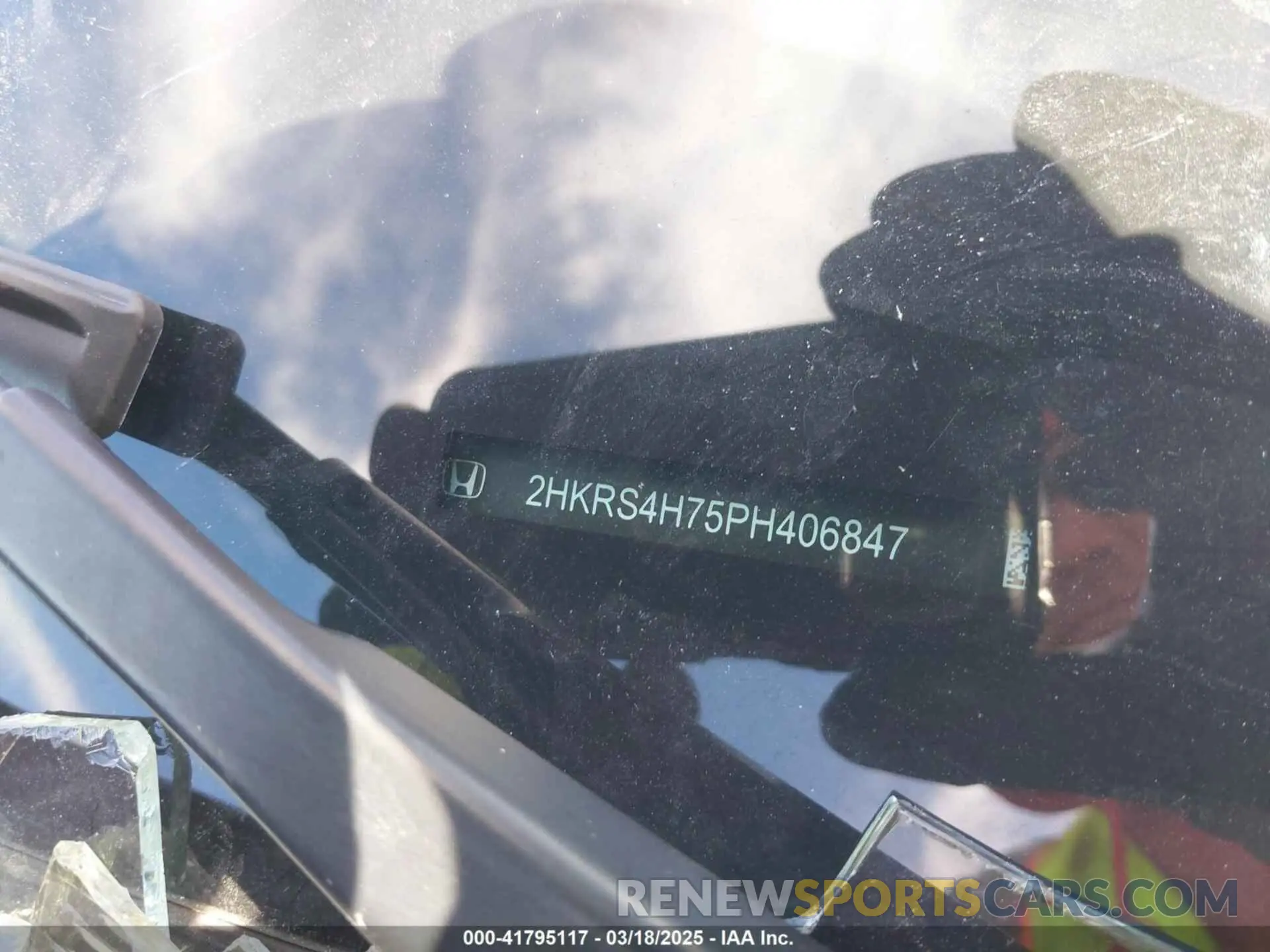17 Фотография поврежденного автомобиля 2HKRS4H75PH406847 HONDA CR-V 2023