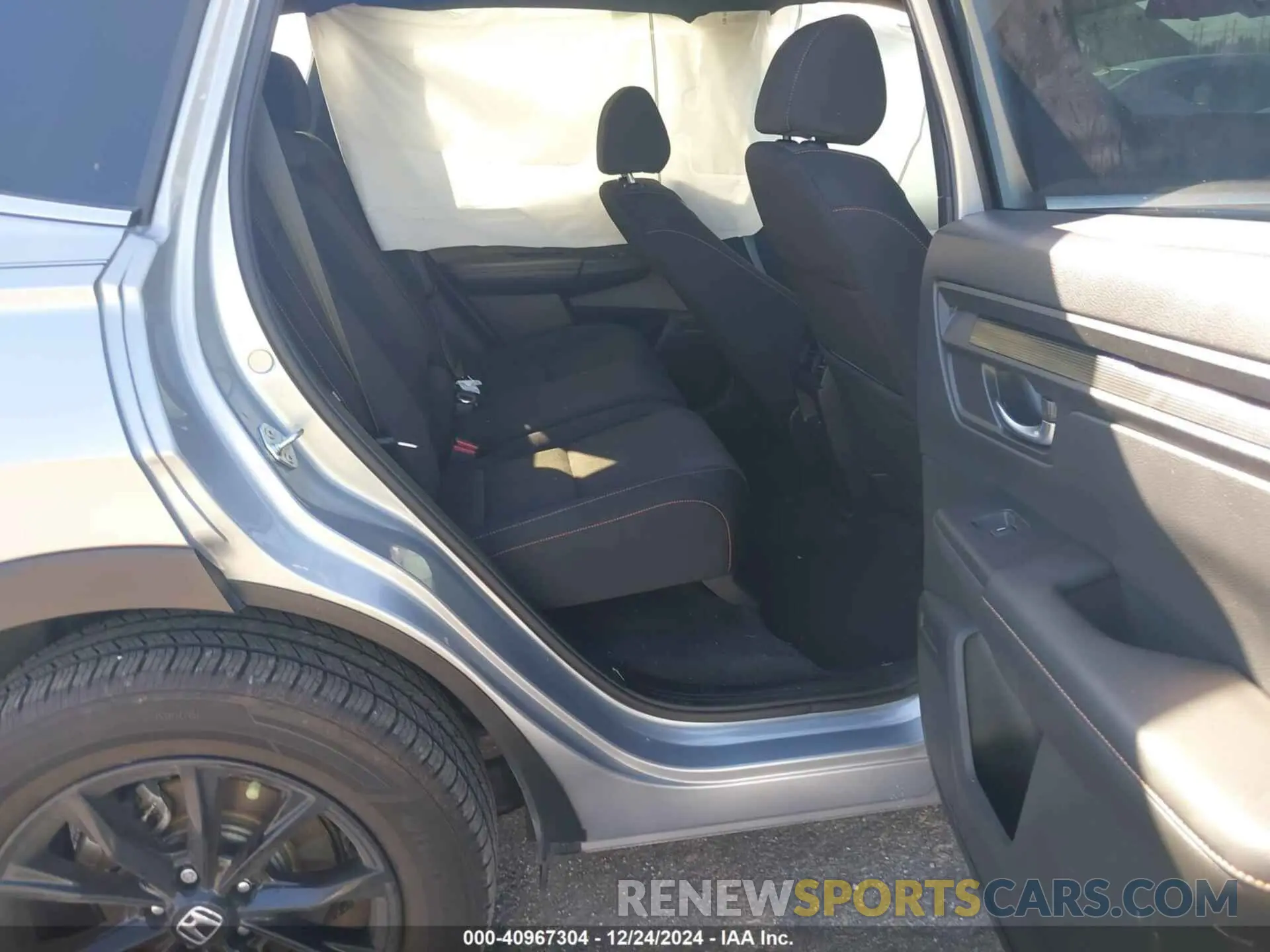 8 Photograph of a damaged car 2HKRS5H50PH714626 HONDA CR-V 2023