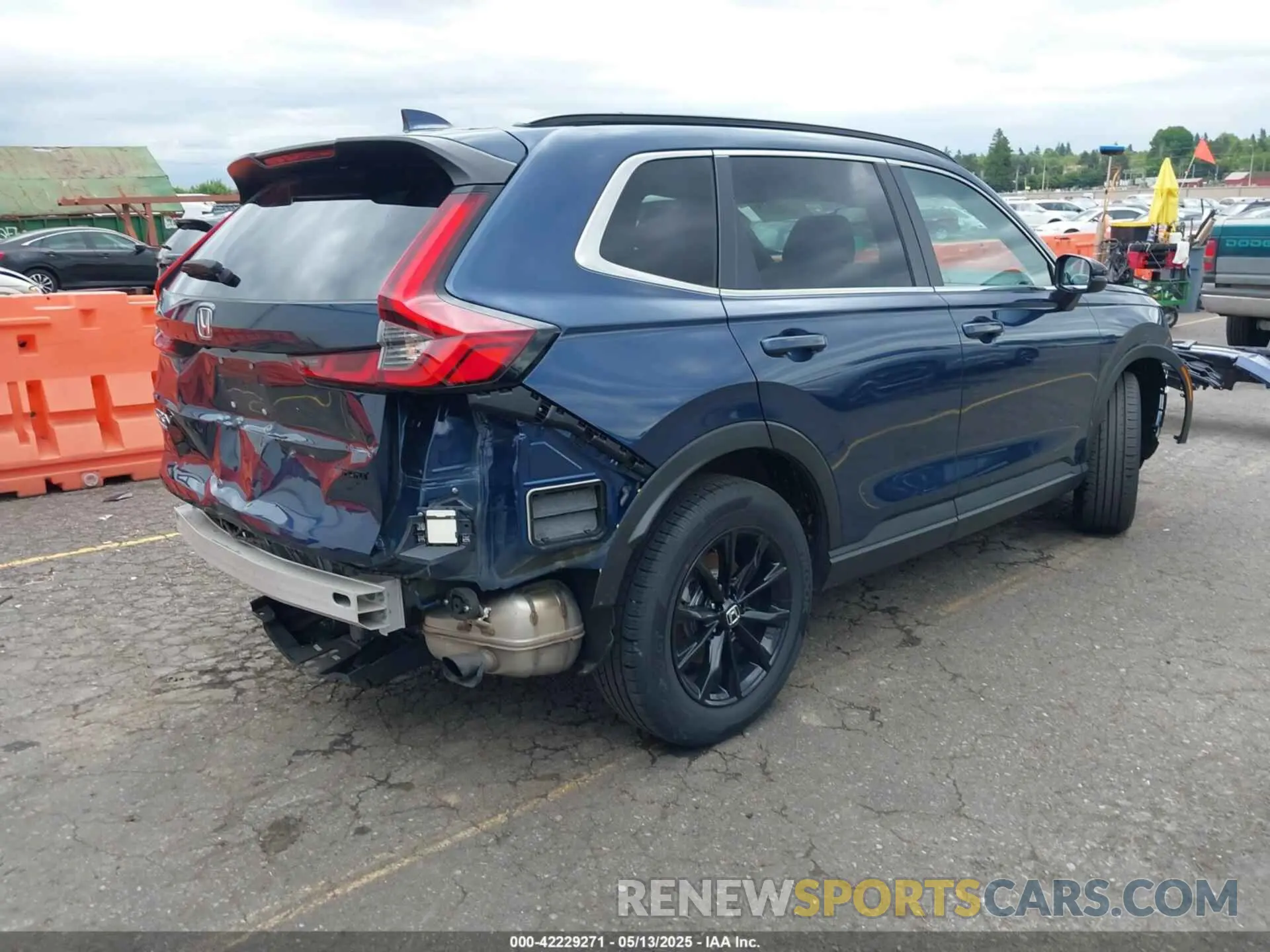 4 Photograph of a damaged car 2HKRS6H50PH813520 HONDA CR-V 2023